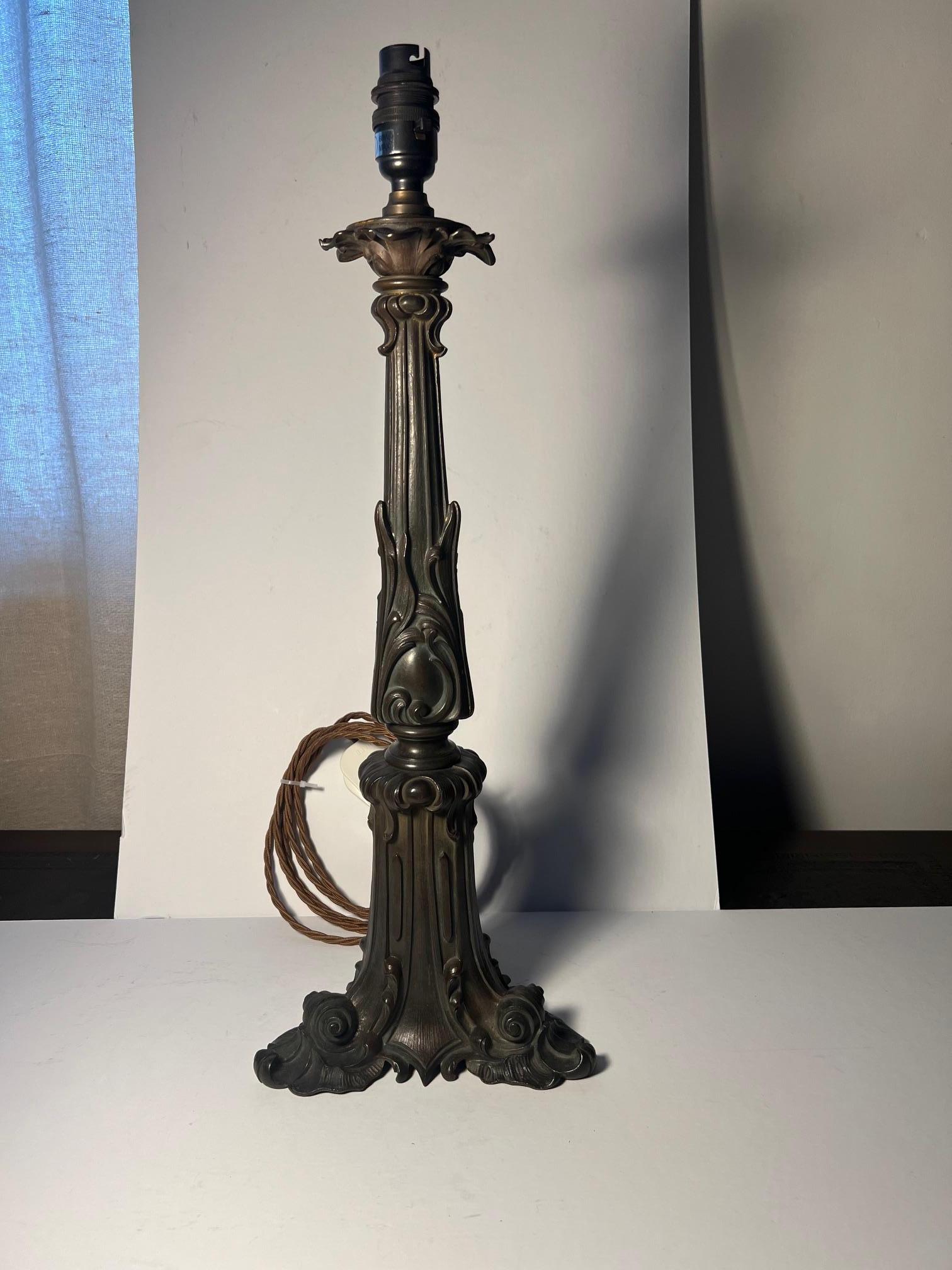 Splendid Rococo Bronze Table Lamp In Good Condition For Sale In London, GB