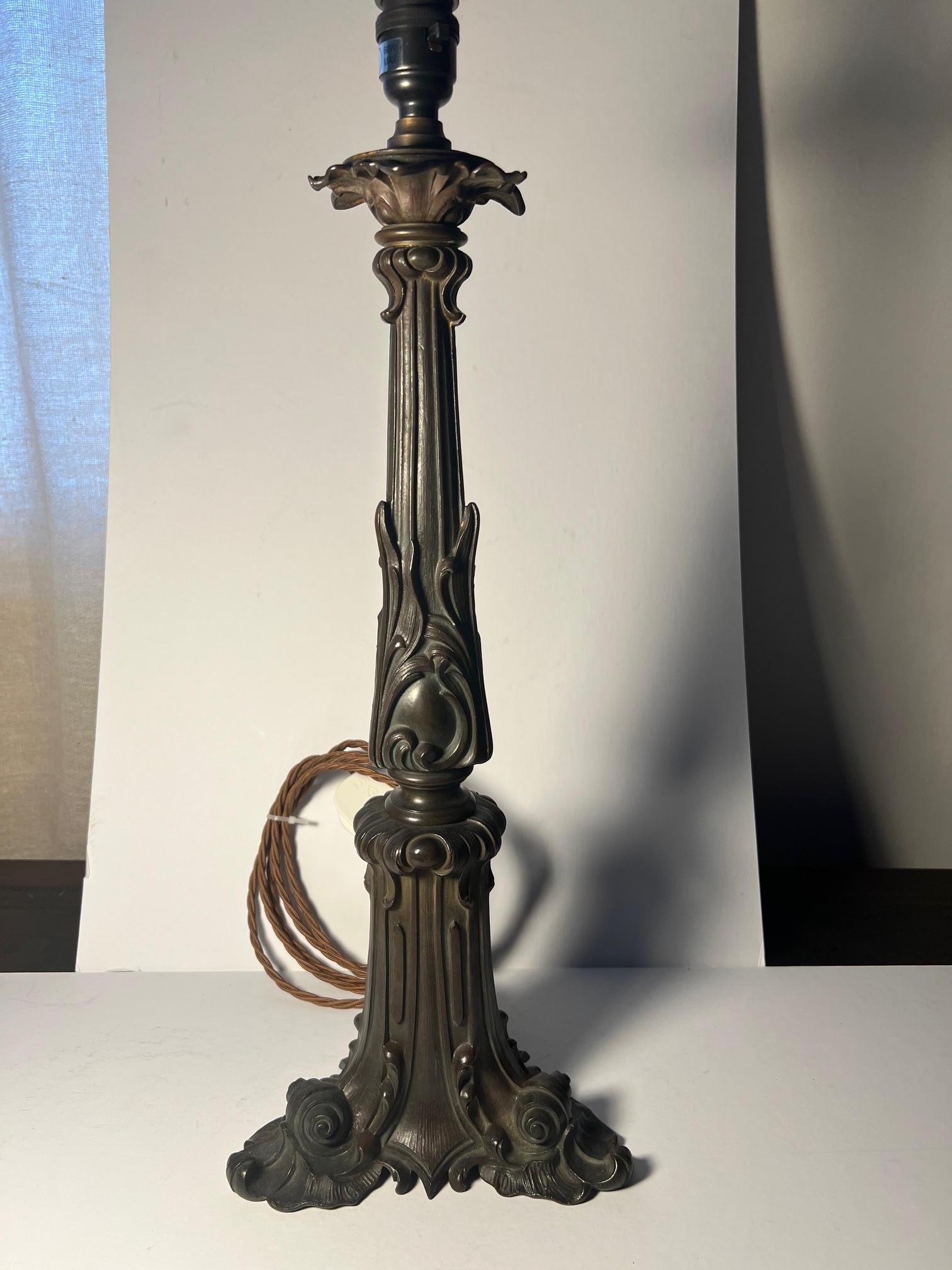 Splendid Rococo Bronze Table Lamp For Sale 1