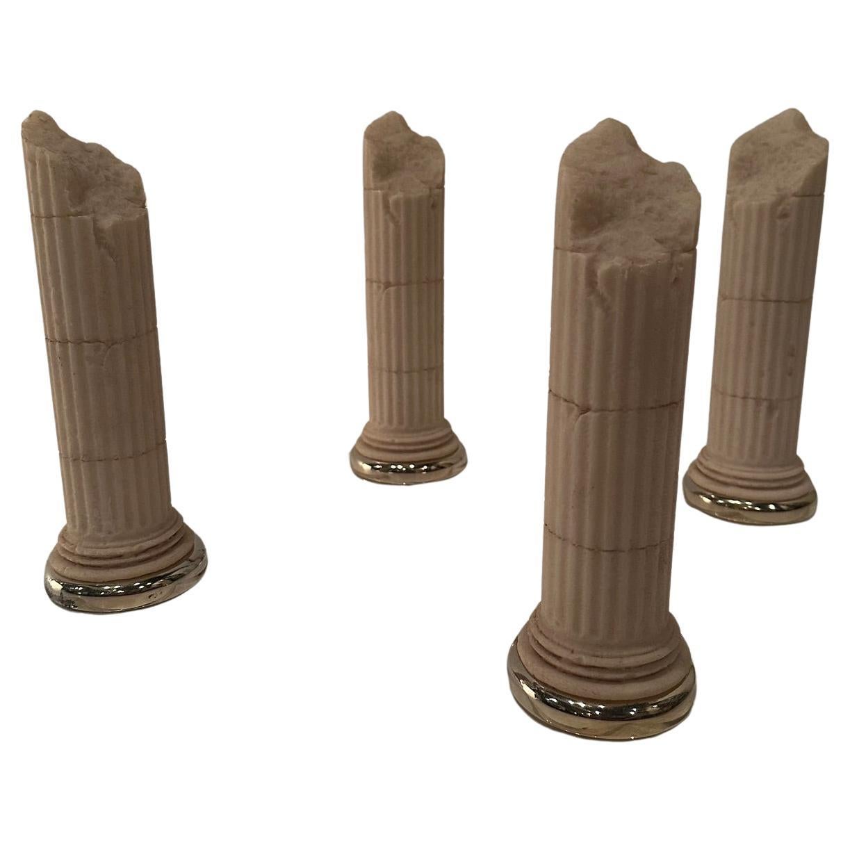 Prächtiger Satz von 4 Miniatur-Säulen aus Steinguss im Grand-Tour-Stil Skulpturen im Angebot