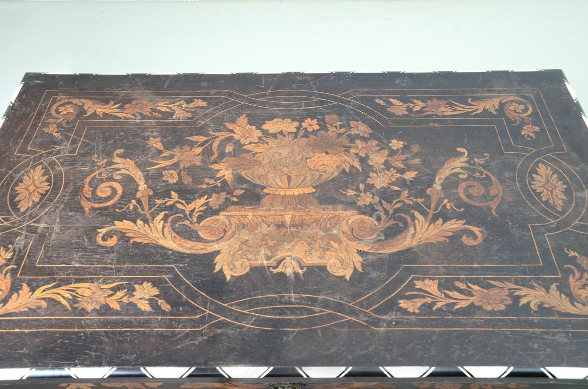 Dutch Splendid side table with beautiful inlays in different woods 19th century For Sale