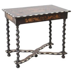 Splendido tavolino con bellissimi intarsi in diversi Wood del XIX secolo