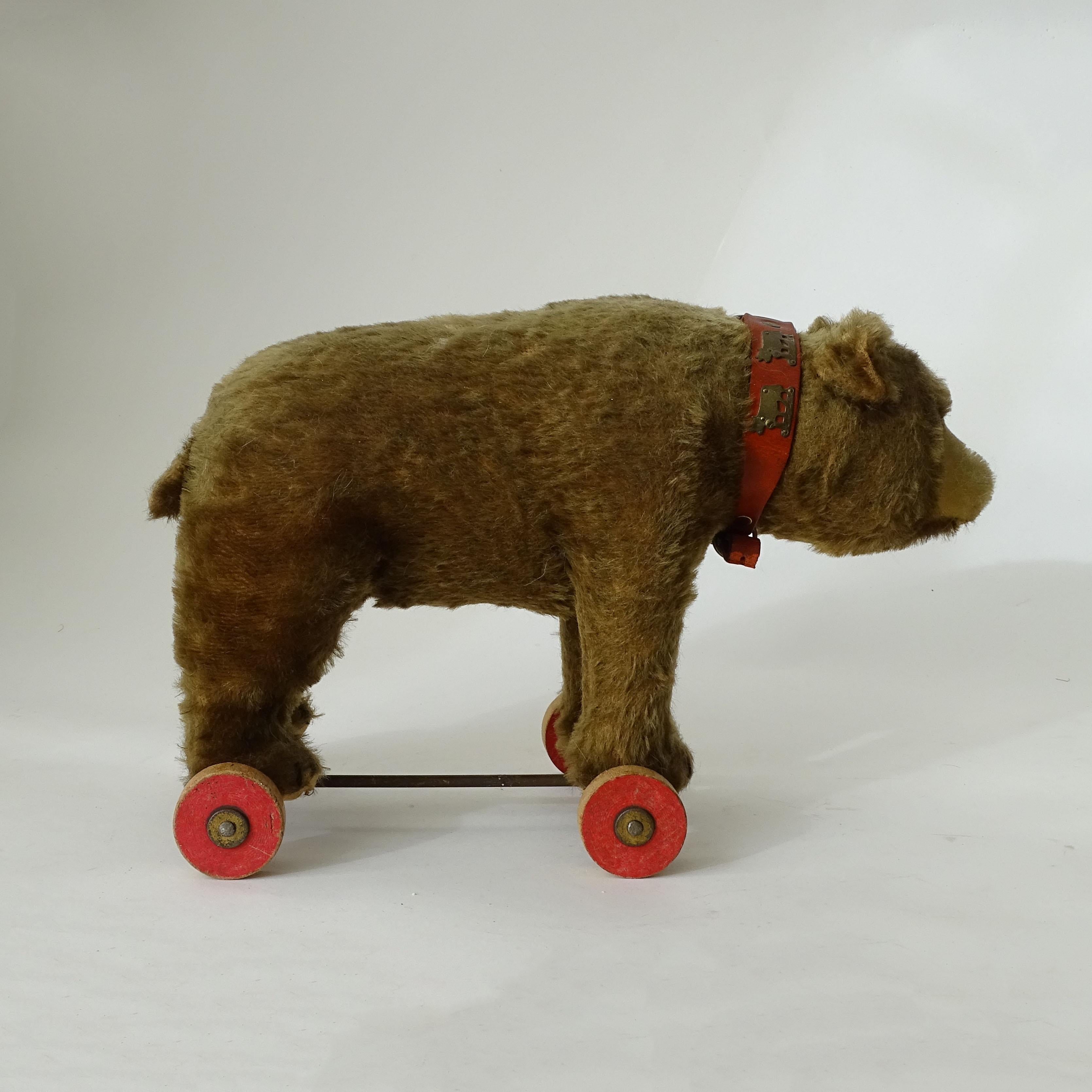 Splendid Steiff Mohair Teddy Bear on Wheels, Germany 1920s For Sale 2