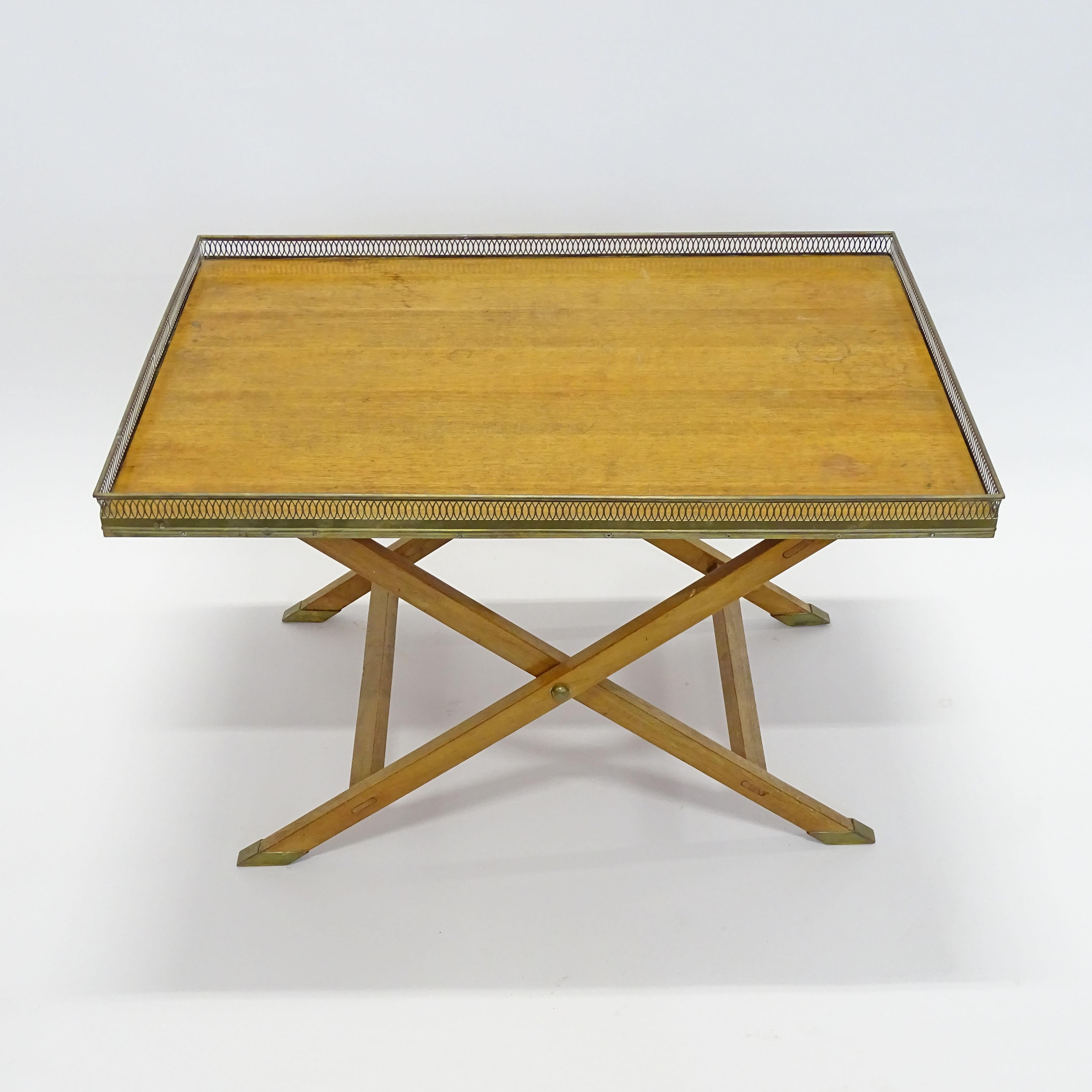 Magnifique table basse pliante en bois et laiton, années 1950 Bon état - En vente à Milan, IT