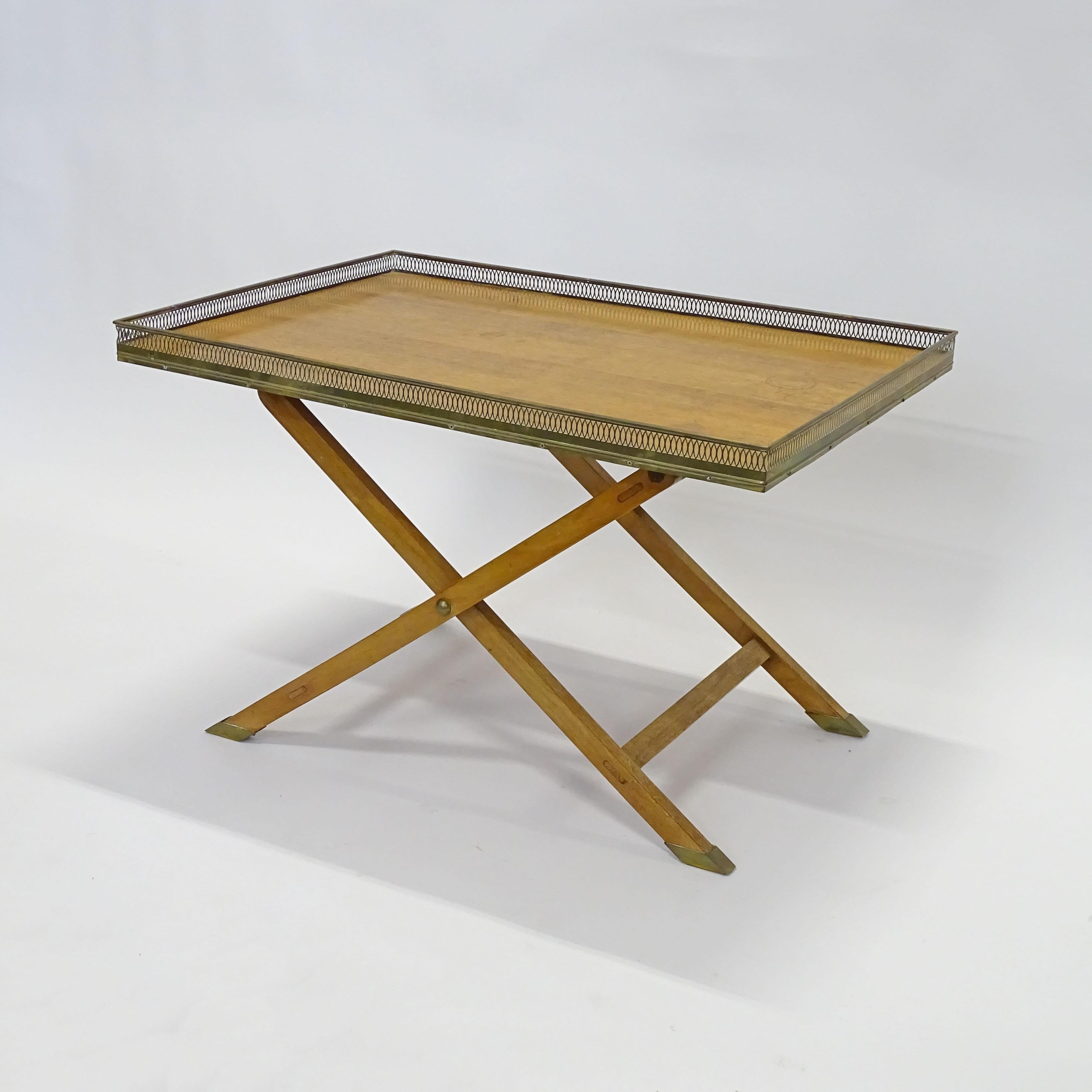 Magnifique table basse pliante en bois et laiton, années 1950 en vente 2