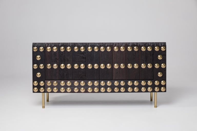 The inspiration for the golden gate sideboard comes from the gate doors in the ancient Chinese style, which was traditionally reinforced with metal rivets, which have become a recognizable aesthetic element.?
The feeling of reliability, timeless