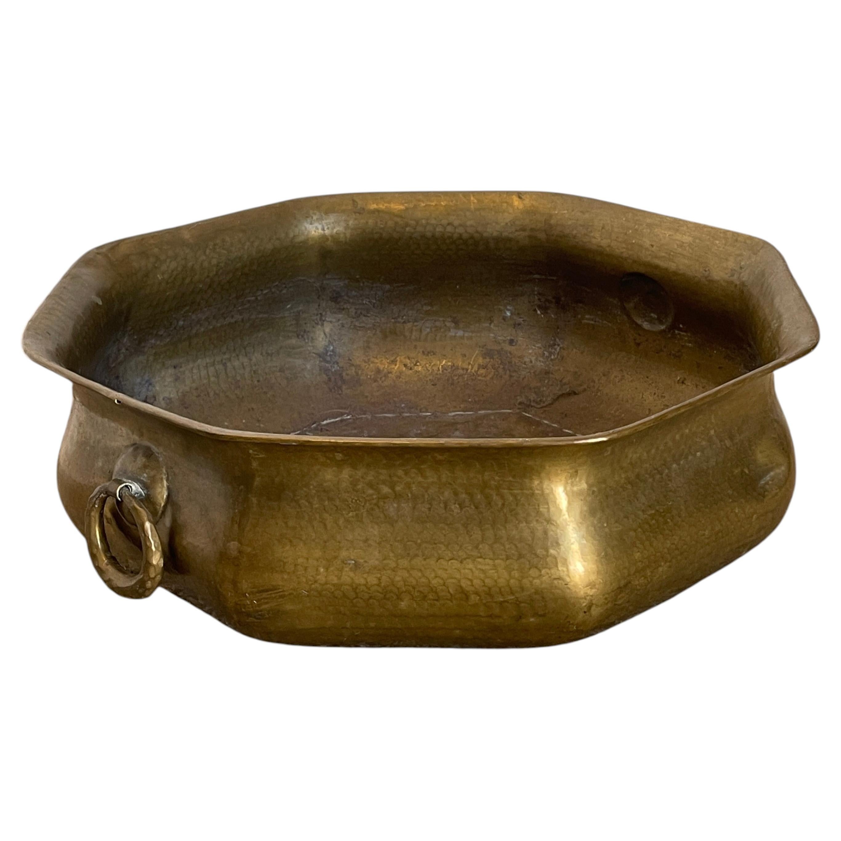 Splendida conca in ottone martellato, "Country Chic", anni '70 in vendita