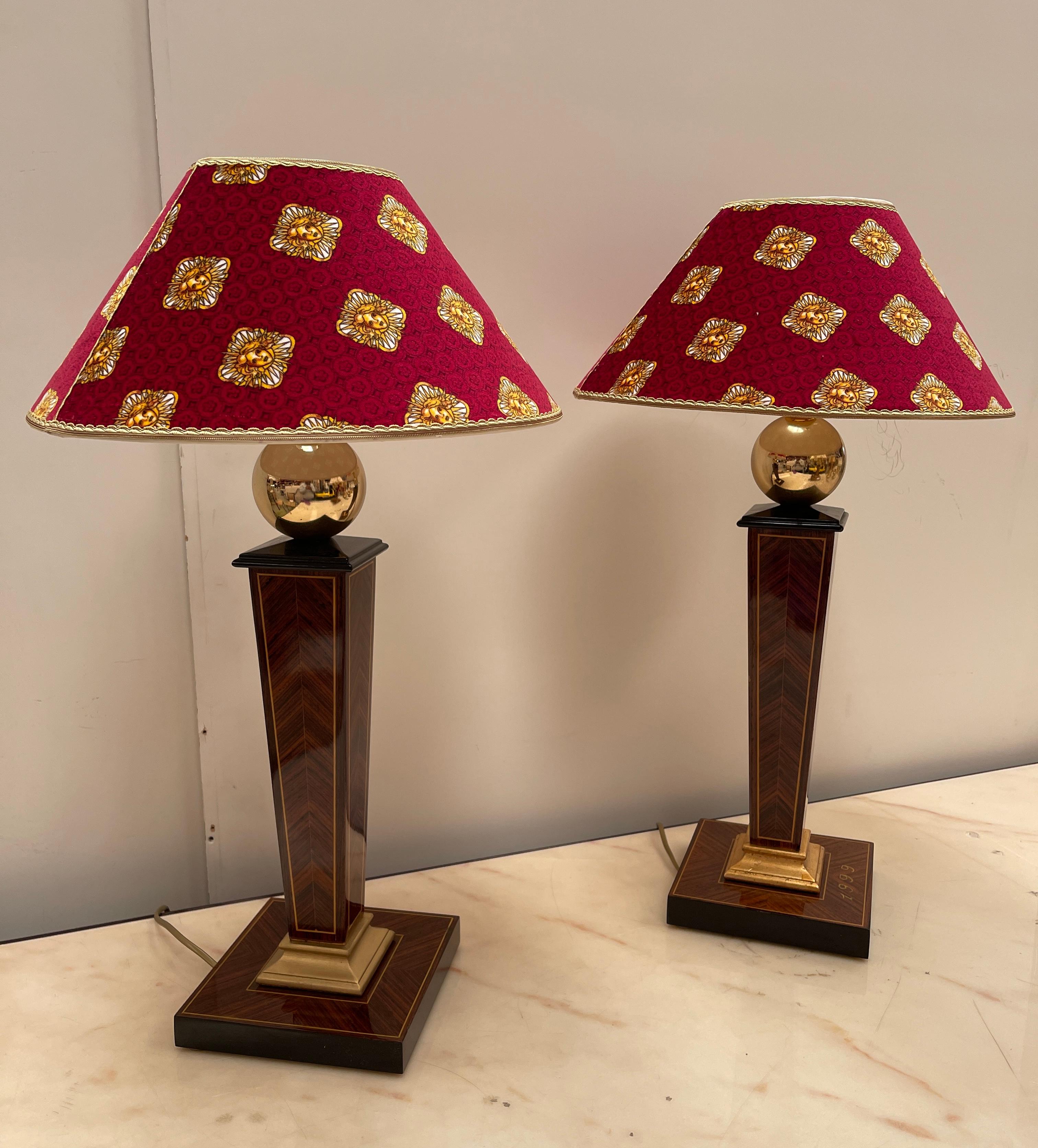 Splendida coppia di lampade da tavolo in stile classico versailles rosso XX sec. en vente 4