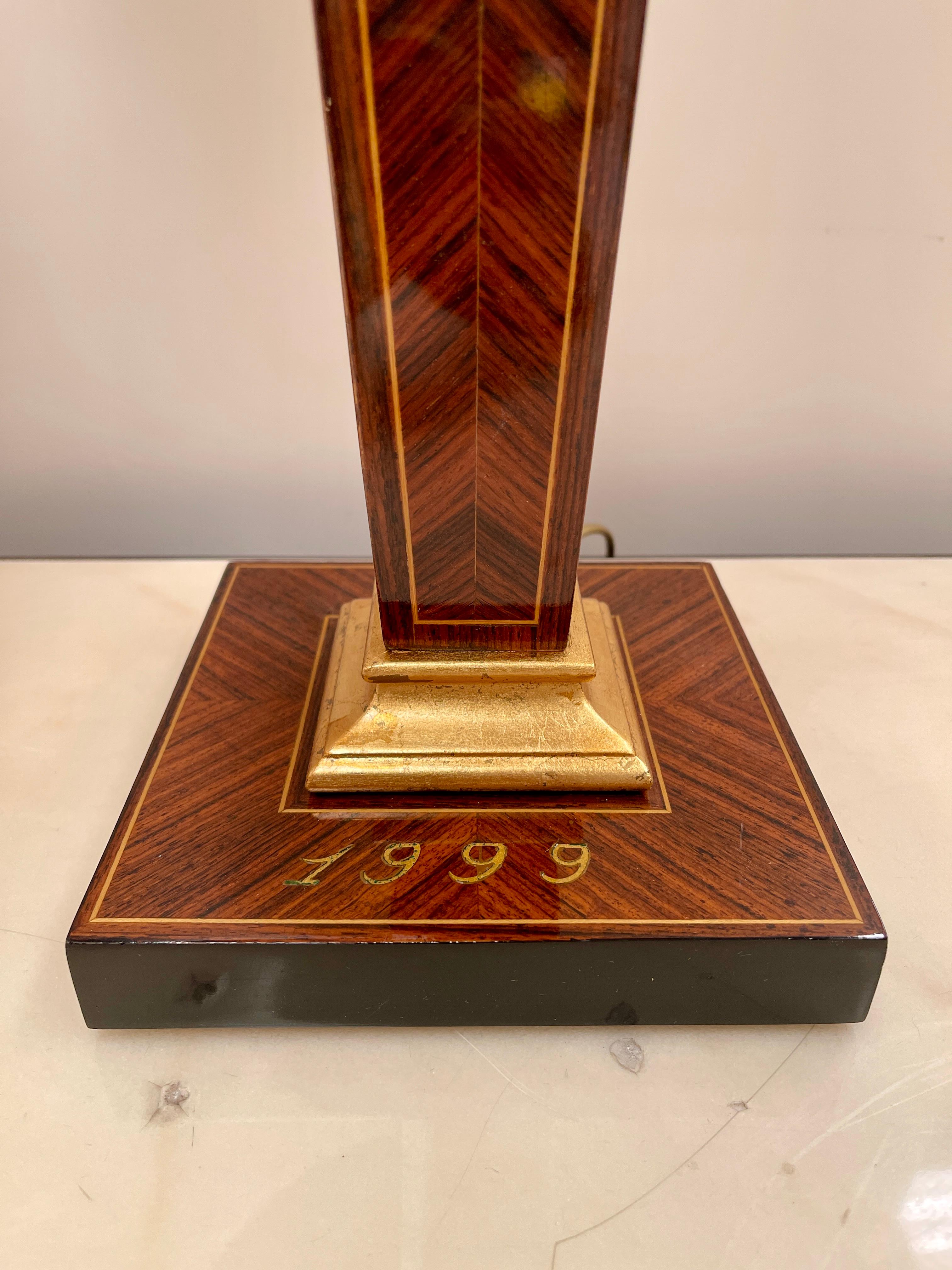 Italian Splendida coppia di lampade da tavolo in stile classico versailles rosso XX sec. en vente