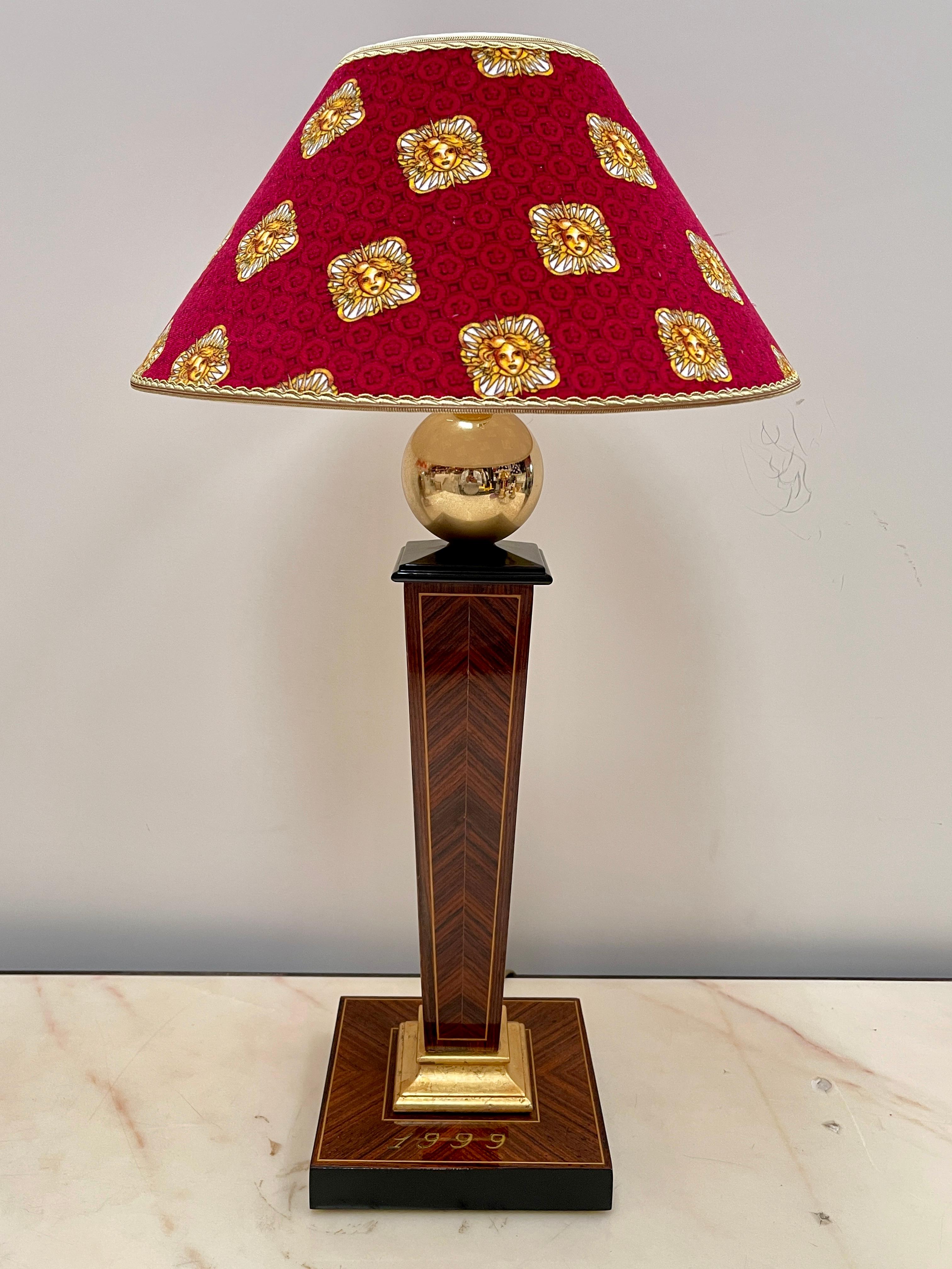Splendida coppia di lampade da tavolo in stile classico versailles rosso XX sec. en vente 1