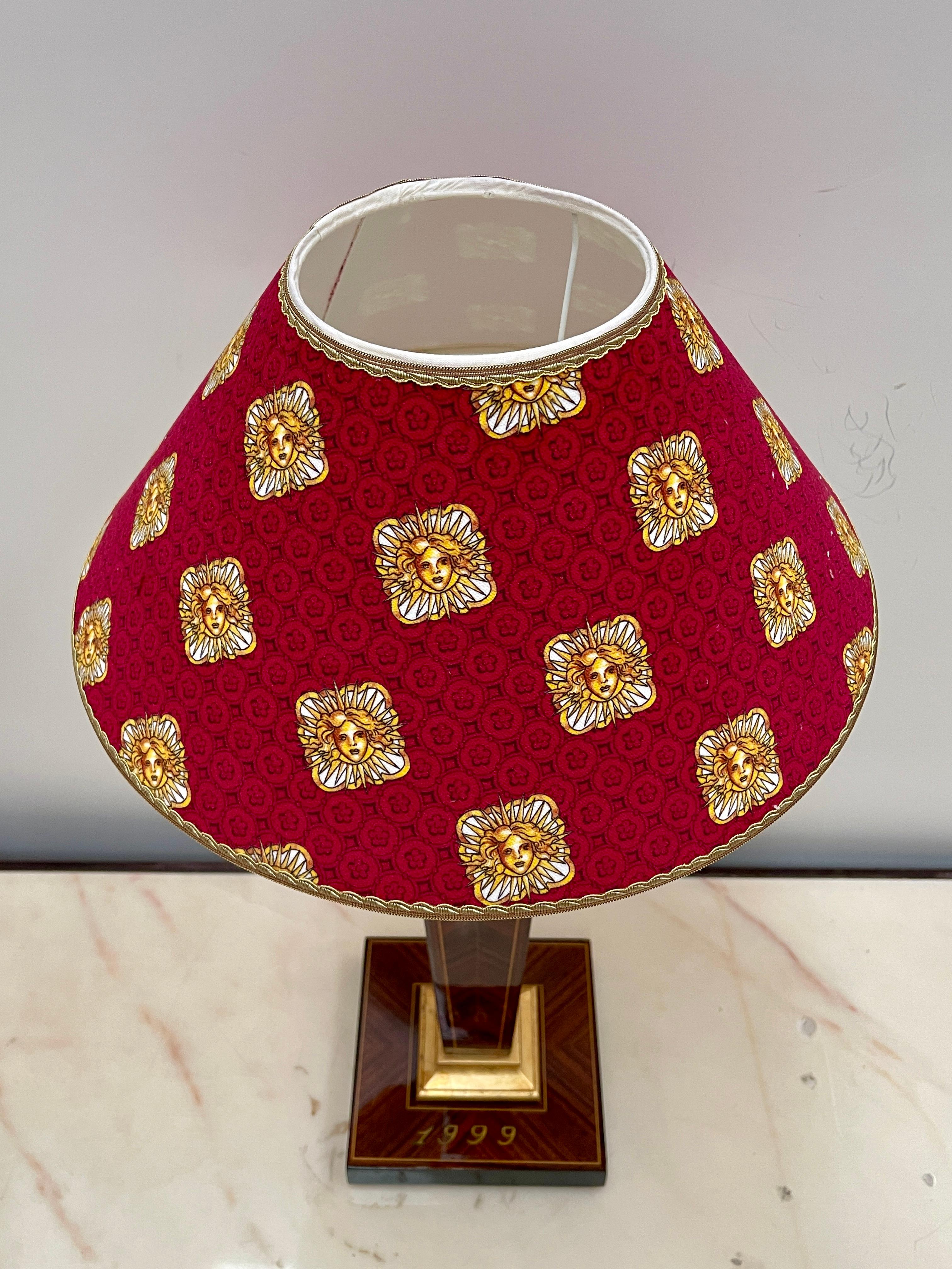 Splendida coppia di lampade da tavolo in stile classico versailles rosso XX sec. en vente 2