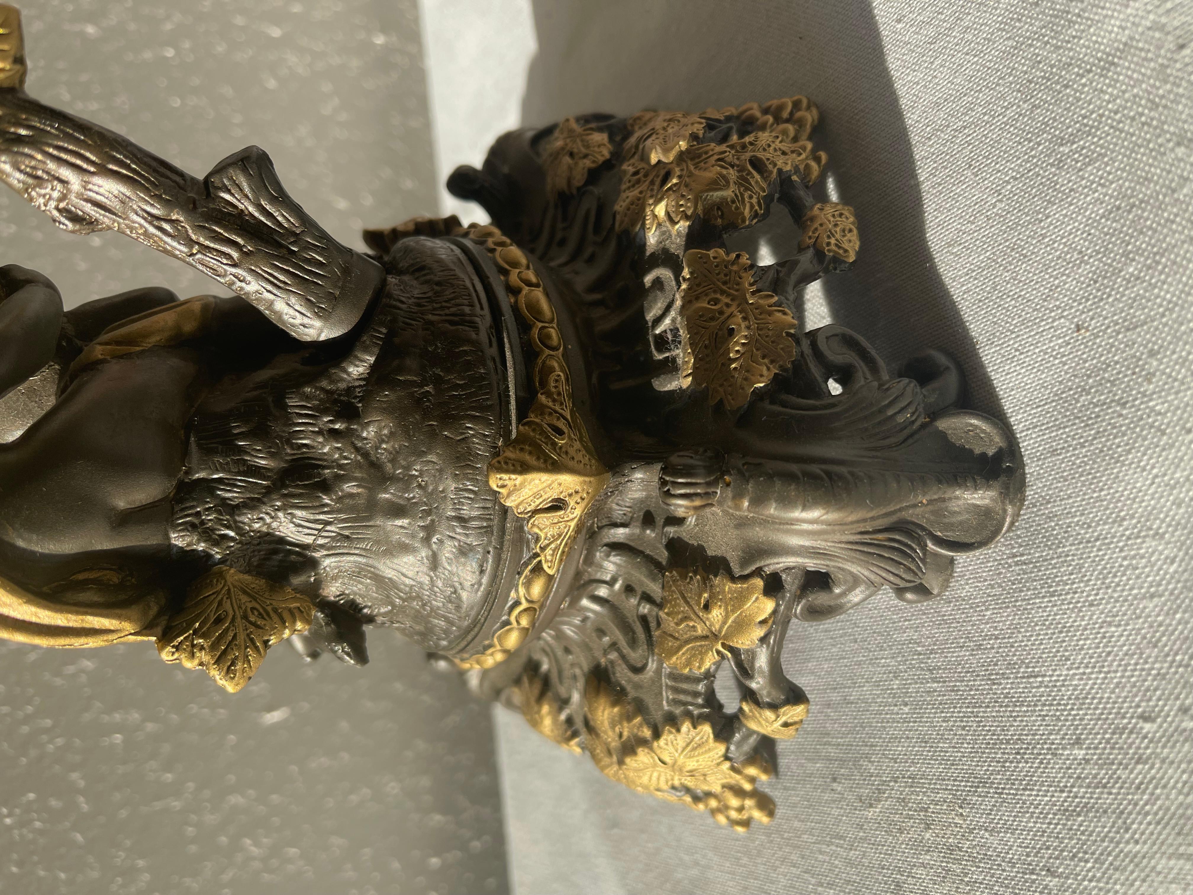 Wunderschöner italienischer Bronze-Kerzenhalter mit Putten, 1980er Jahre im Zustand „Hervorragend“ im Angebot in Cantù, IT