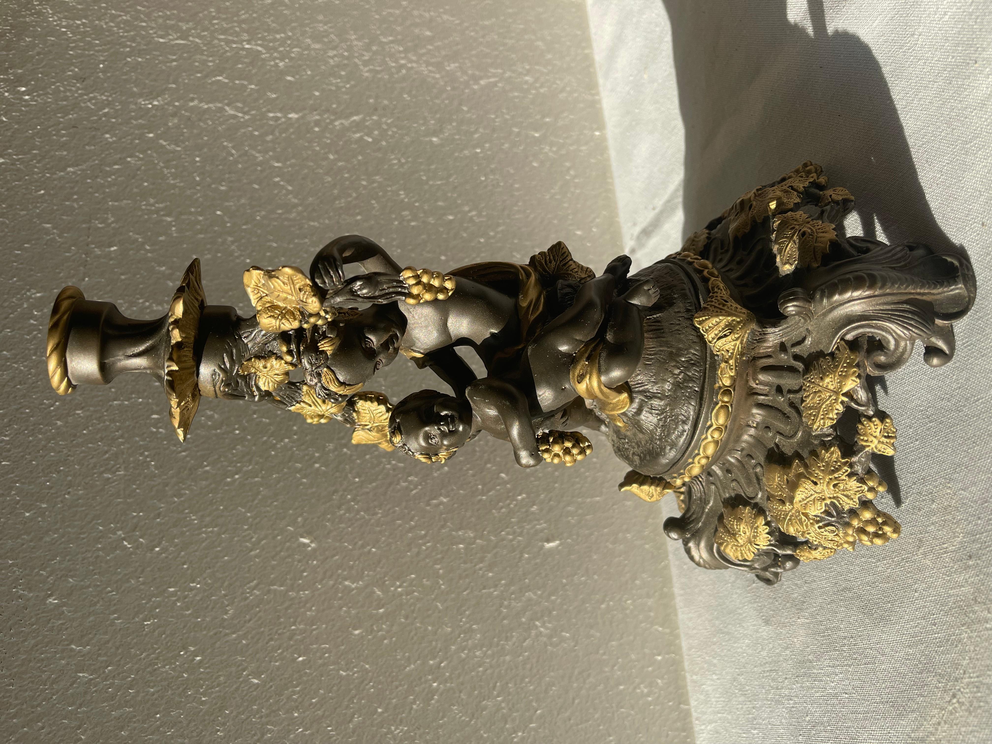 Wunderschöner italienischer Bronze-Kerzenhalter mit Putten, 1980er Jahre im Angebot 2