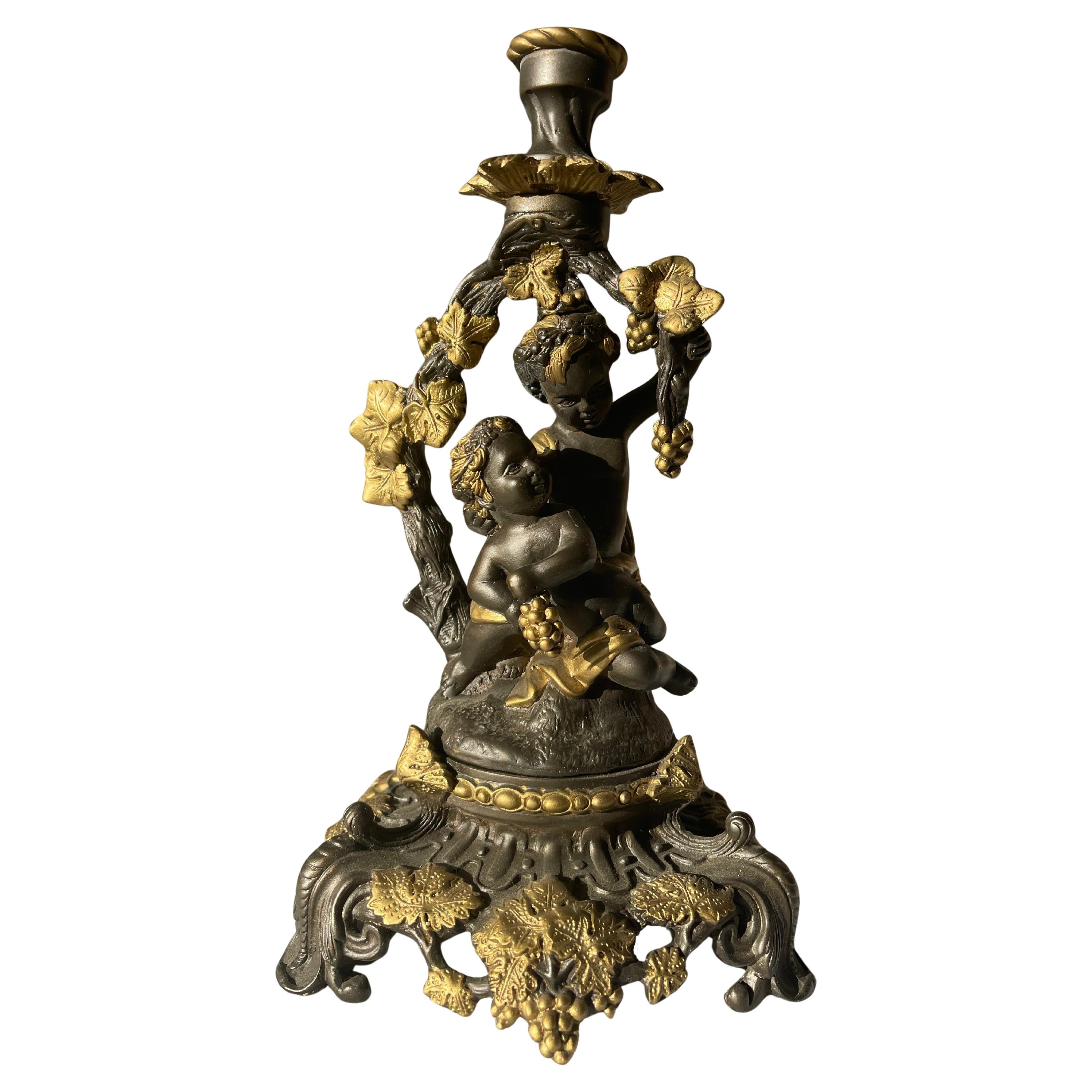 Wunderschöner italienischer Bronze-Kerzenhalter mit Putten, 1980er Jahre im Angebot