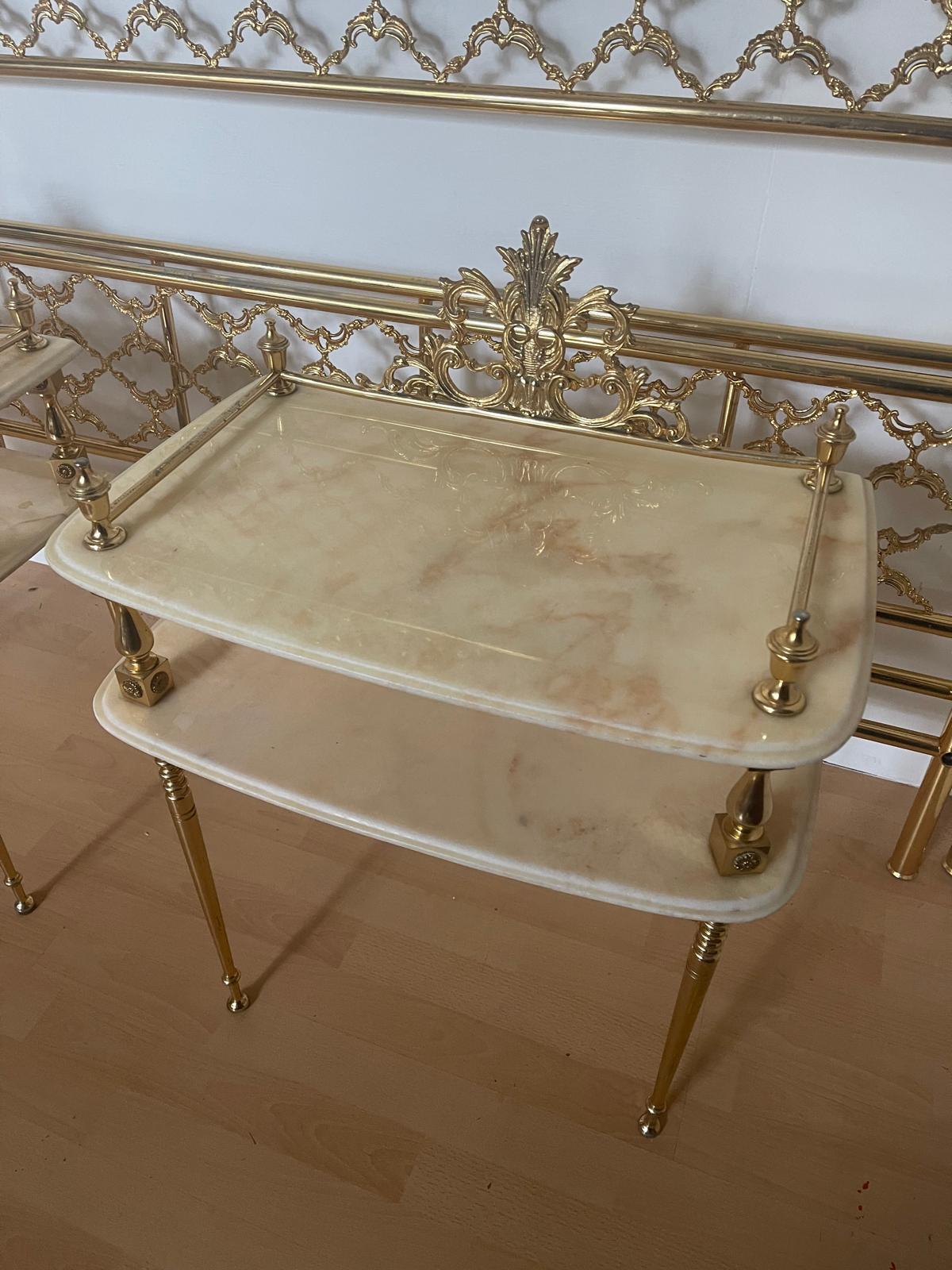 Atemberaubende Vintage italienische Messing Bett in reinem Gold gebadet plus 2 Daunendecken im Angebot 2