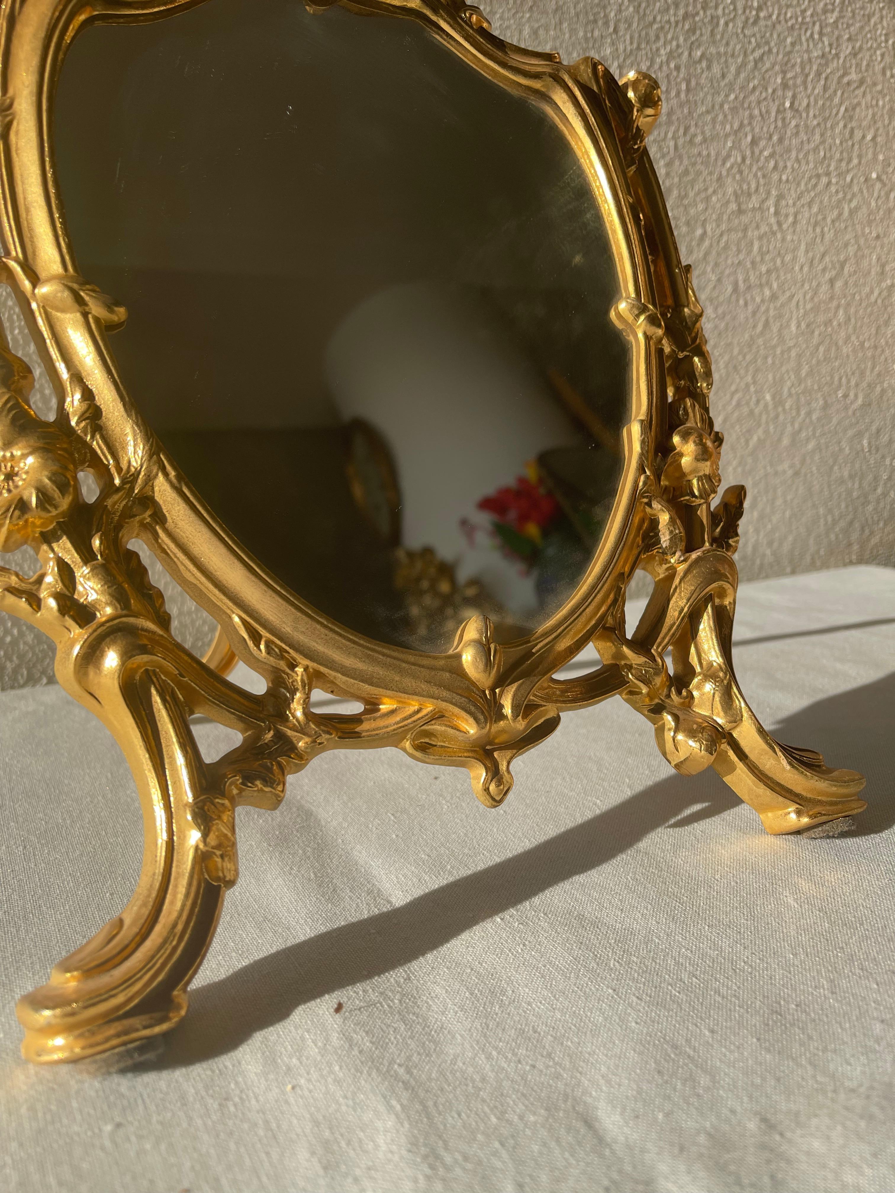 Italian Splendido specchio in bronzo da tavolo italiano stile francese anni '90 in vendita
