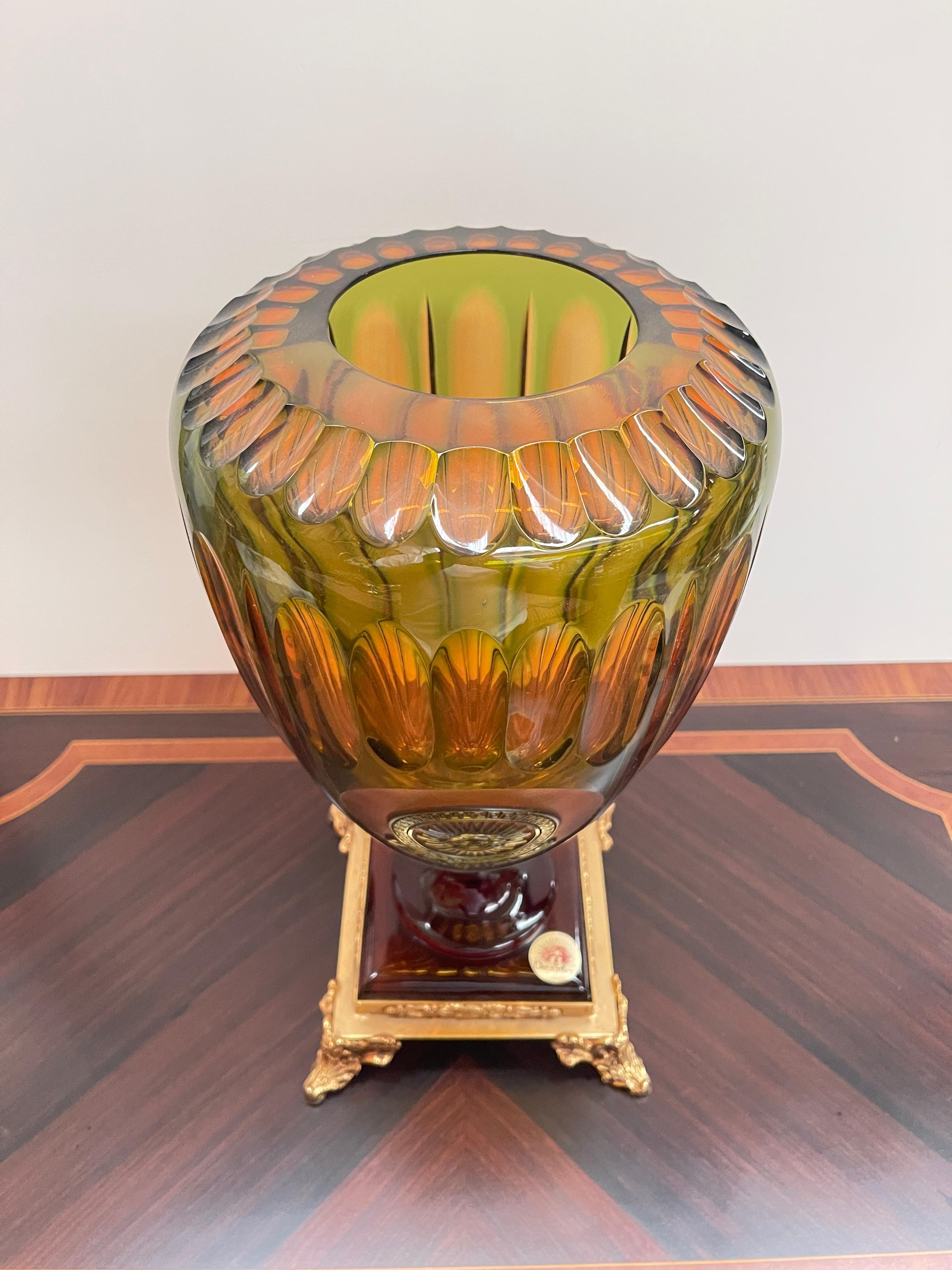 Magnifique vase en cristal de Versace avec base dorée. Italie, années 1970 en vente 2