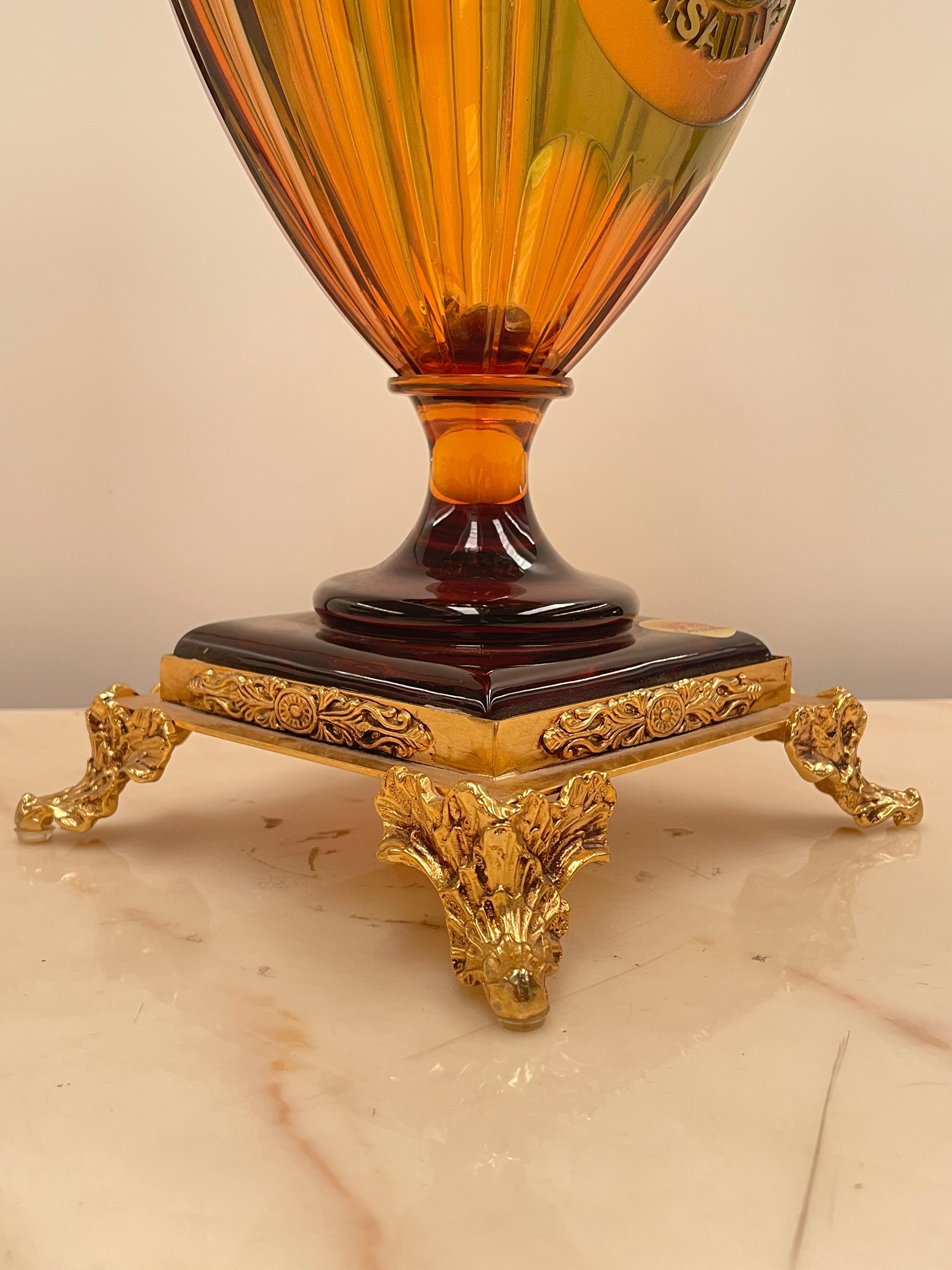 Magnifique vase en cristal de Versace avec base dorée. Italie, années 1970 en vente 1