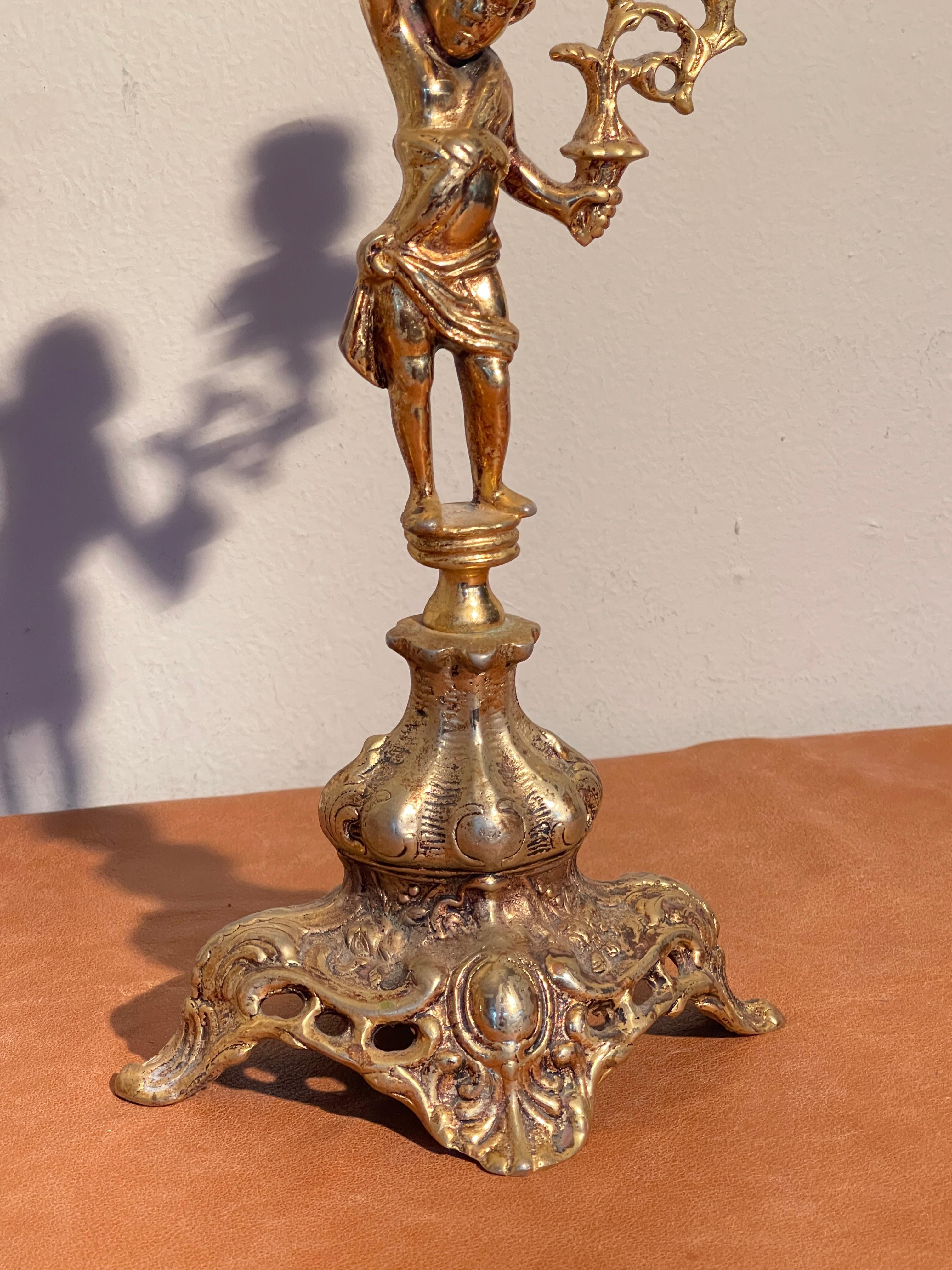 Luigi XV Splendore d'Antan - Coppia di Candelabri in Bronzo Cesellato in vendita