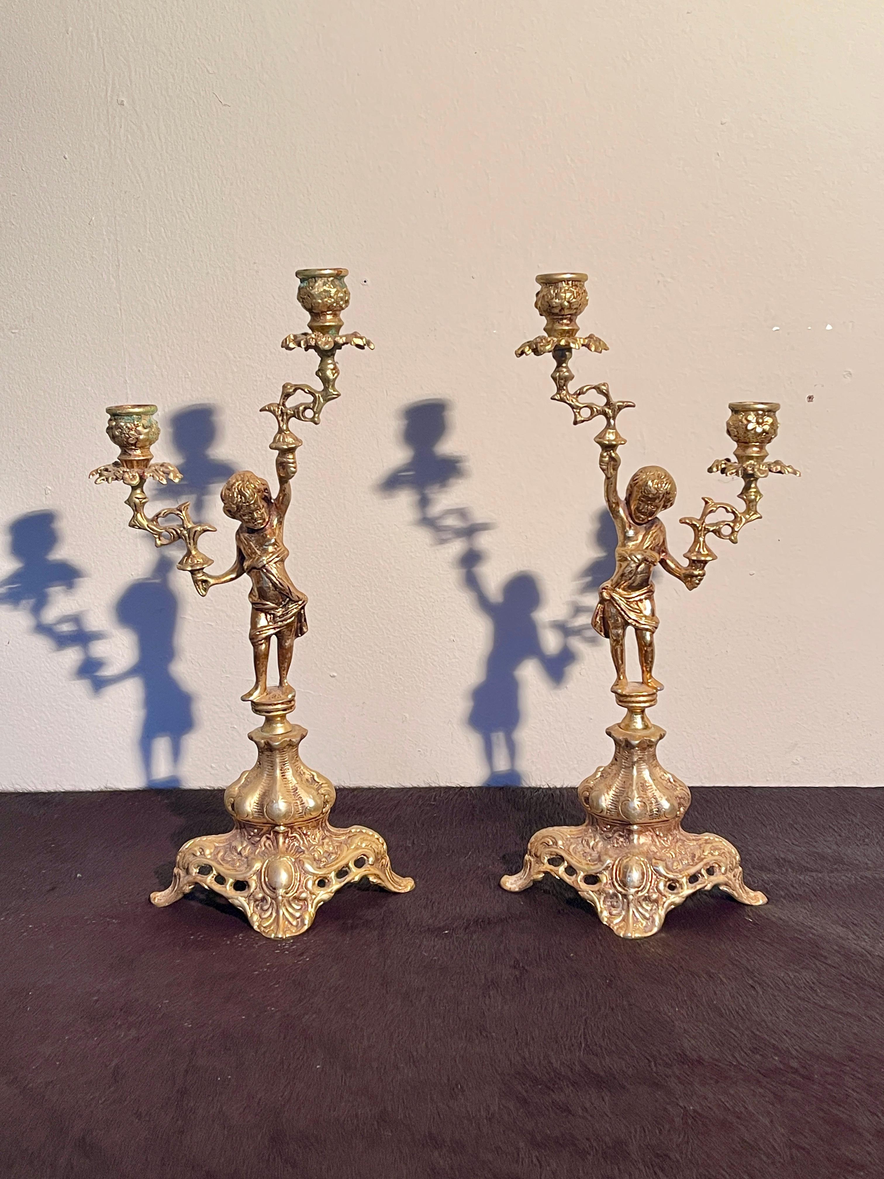 Splendore d'Antan - Coppia di Candelabri in Bronzo Cesellato in vendita 2