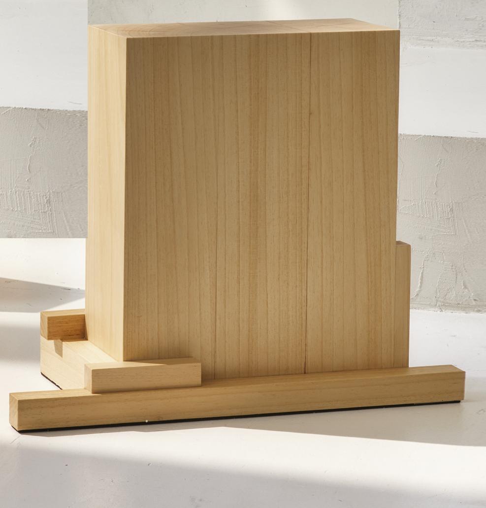 Japanischer minimalistischer, minimalistischer Abachi-Holz-Akzent-Beistelltisch #3 von Sho Ota (Niederländisch) im Angebot