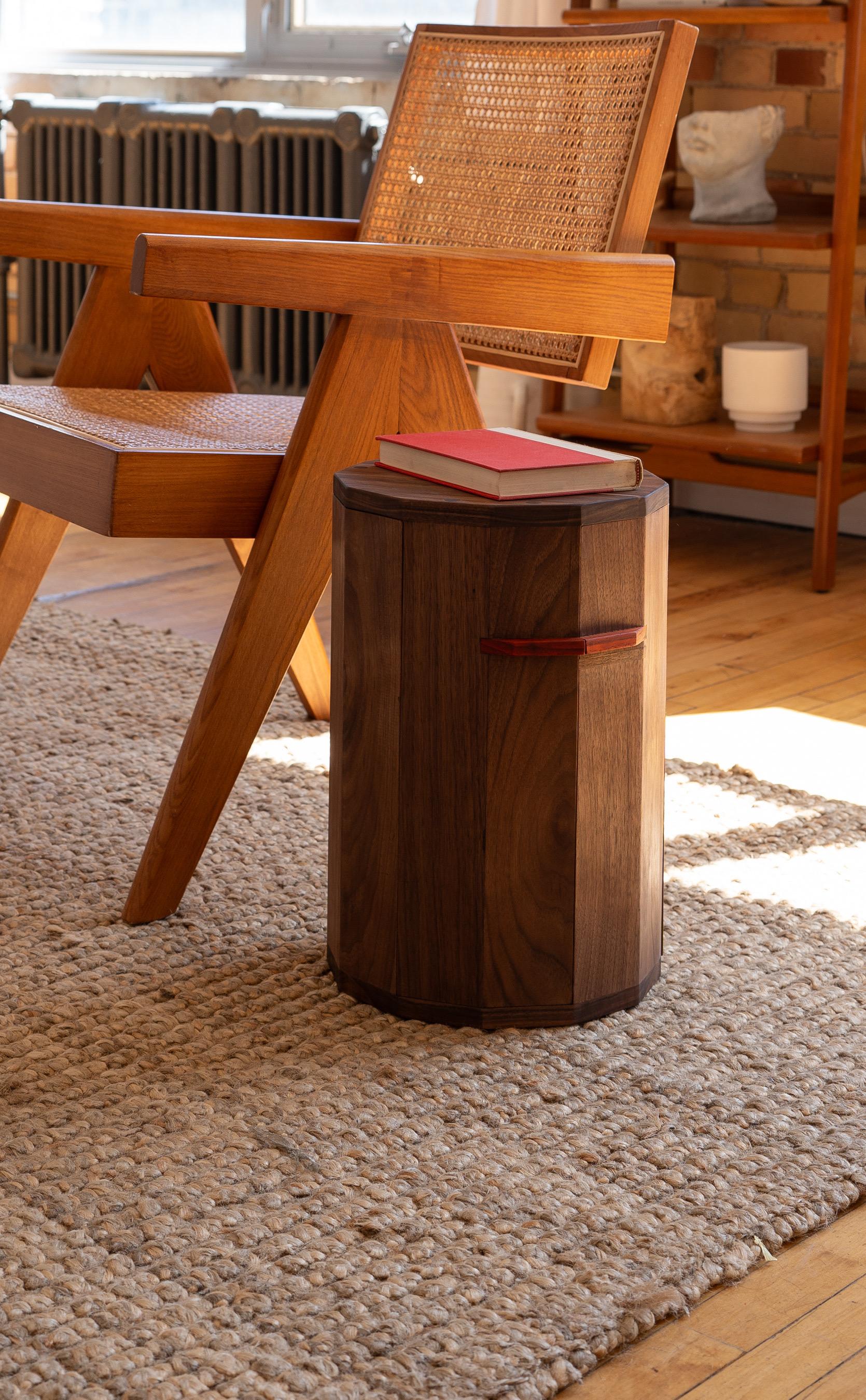Split Column Beistelltisch & Hocker im Zustand „Neu“ im Angebot in Toronto, CA