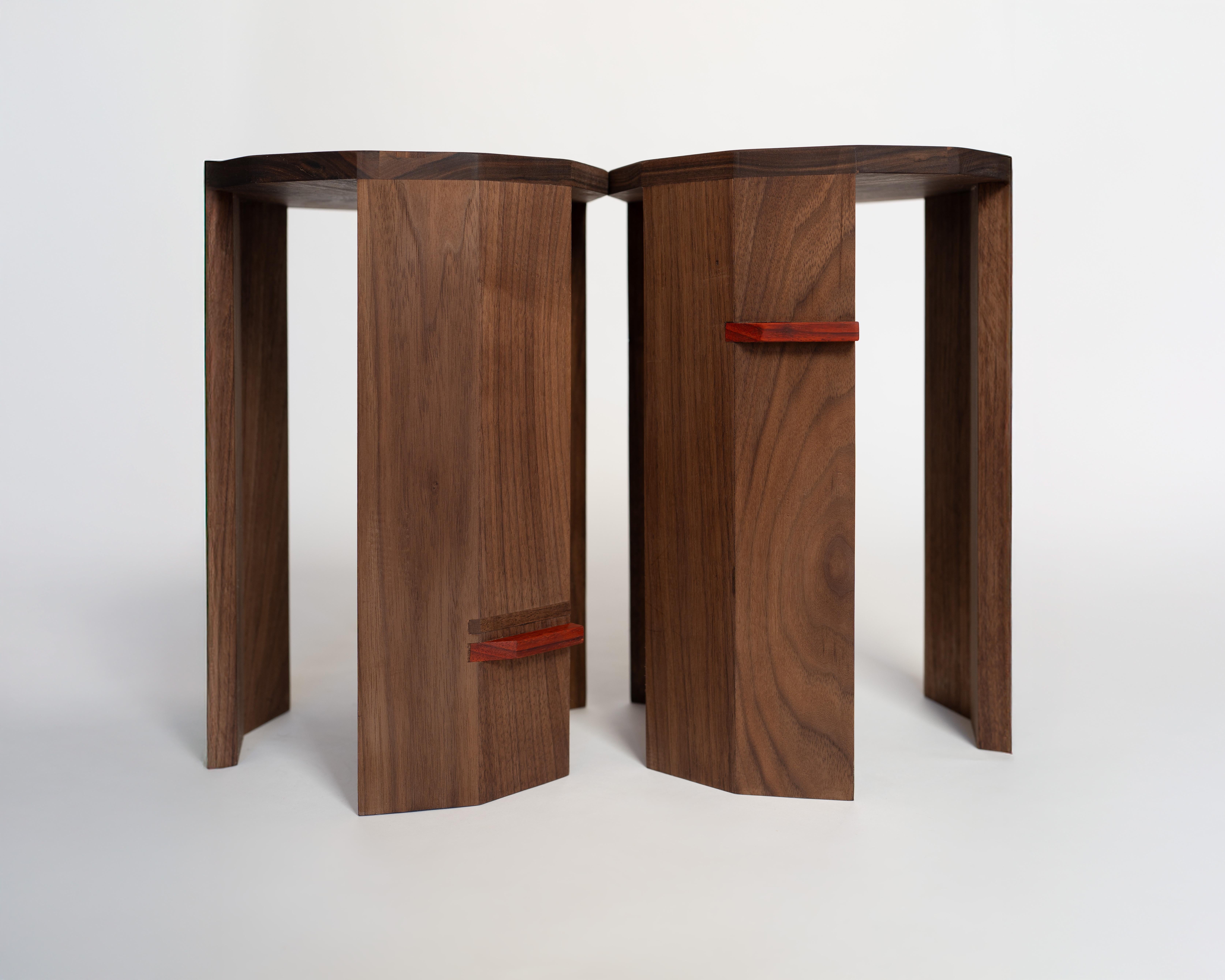 Split Column Beistelltisch & Hocker im Angebot 3