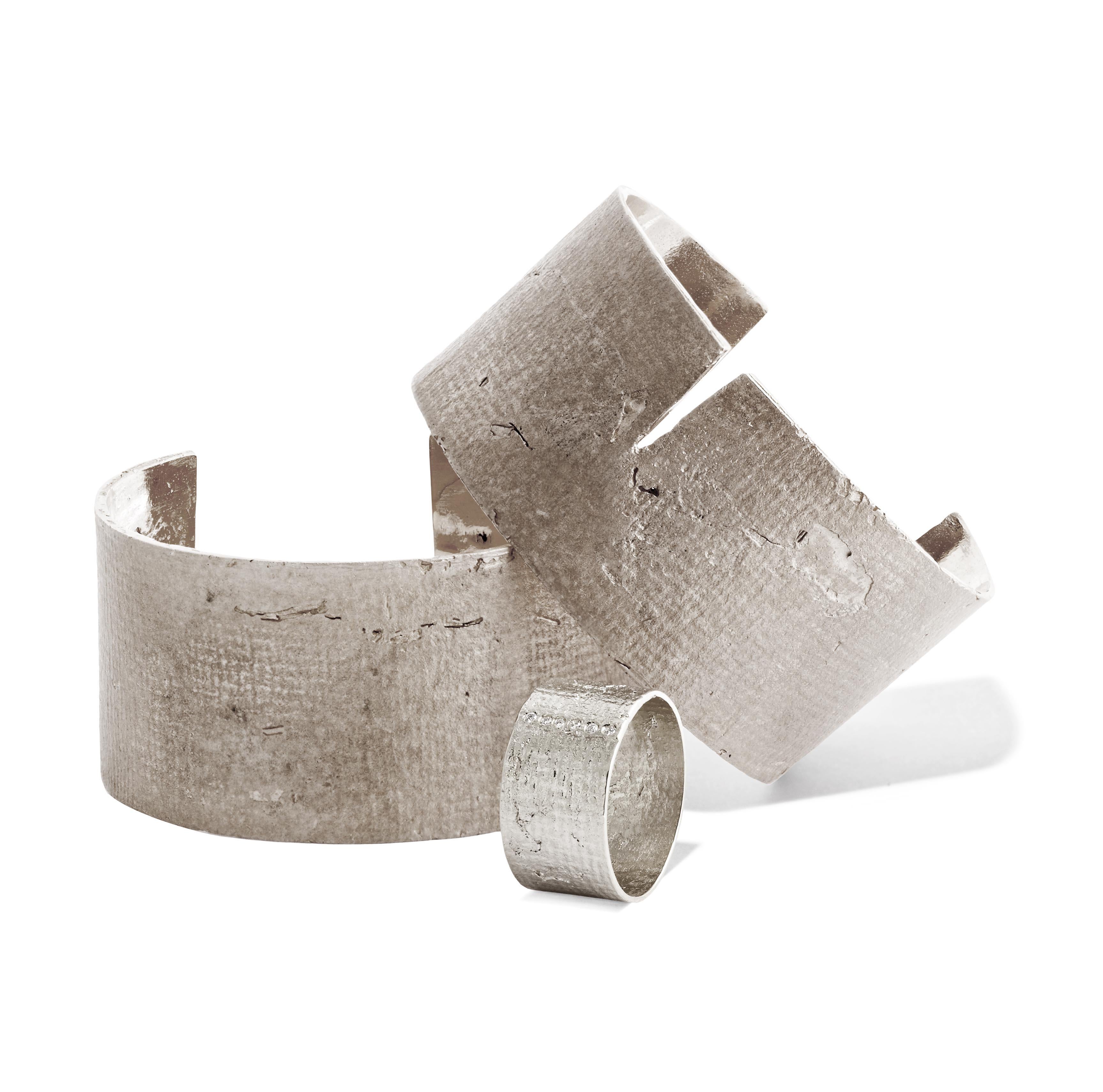 Split Manschettenarmband aus Silber von Allison Bryan im Zustand „Neu“ im Angebot in London, GB