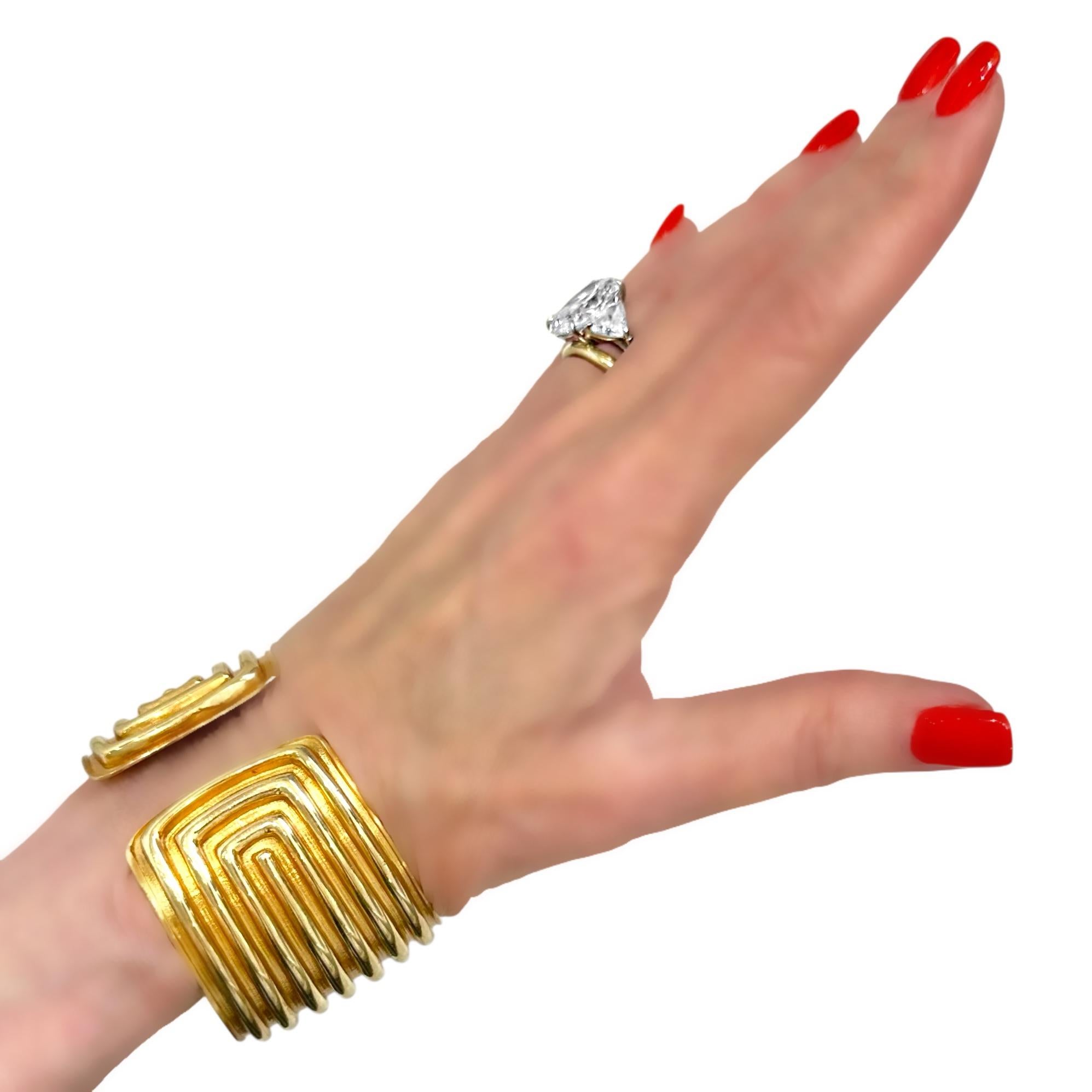 Split Front 18K Gold Vintage Tiffany Hinged Cuff Bracelet 1.75 Inches Wide For Sale 9