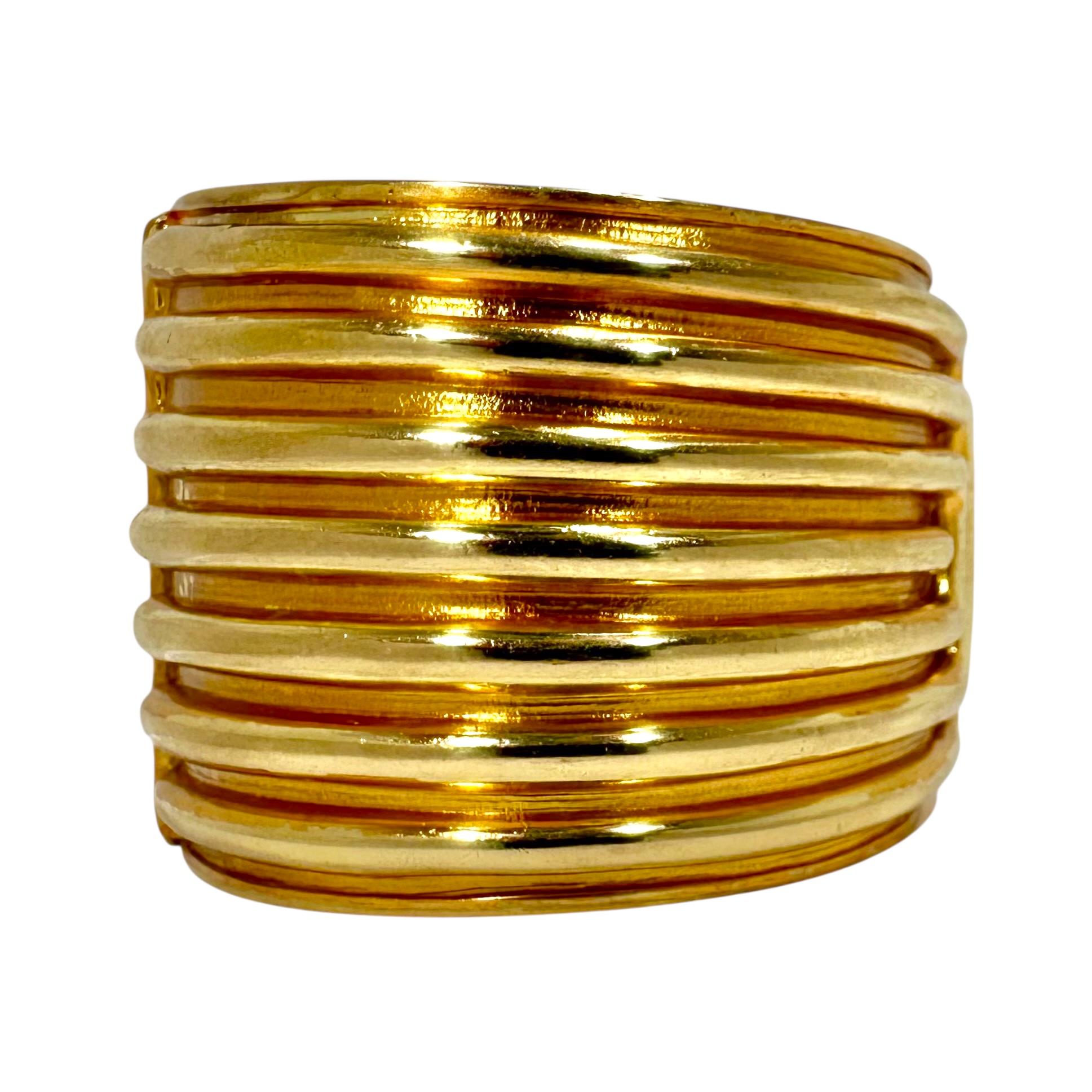 Split Front 18K Gold Vintage Tiffany Hinged Cuff Bracelet 1.75 Inches Wide For Sale 1