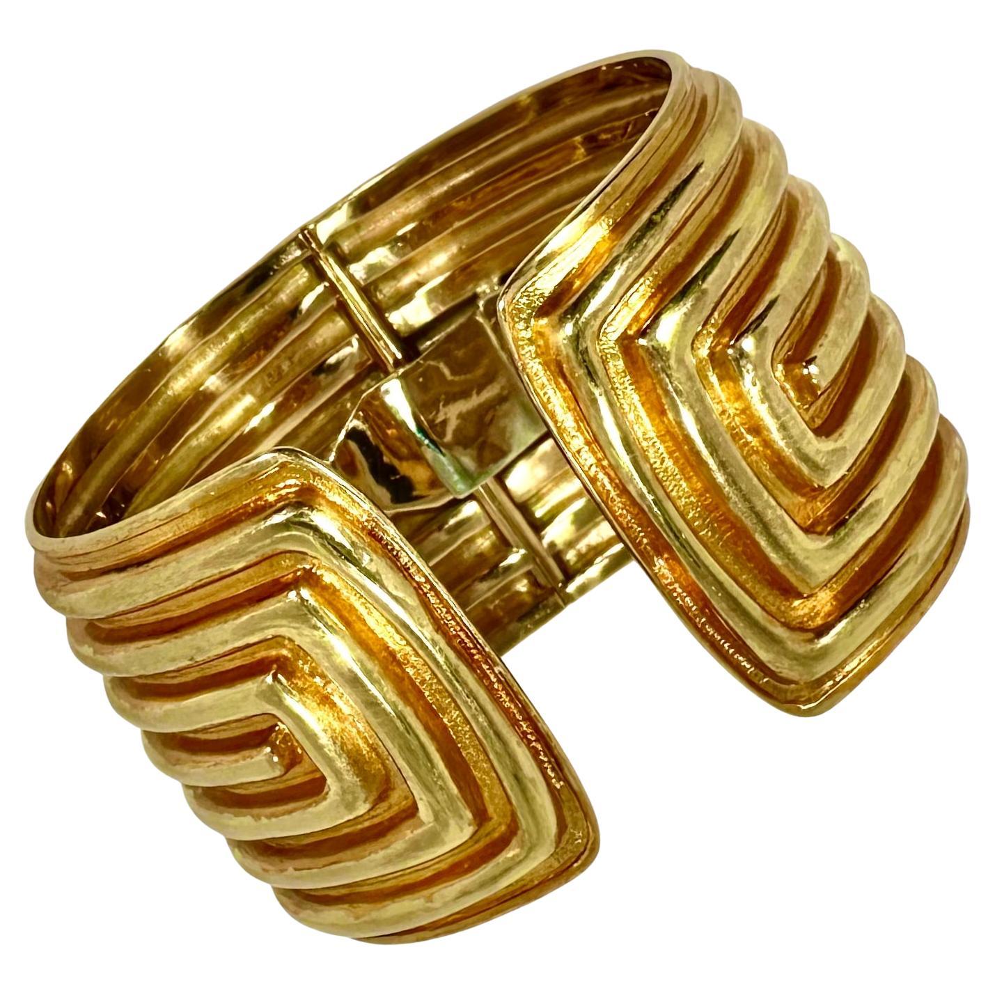 Split Front 18K Gold Vintage Tiffany Hinged Cuff Bracelet 1.75 Inches Wide For Sale