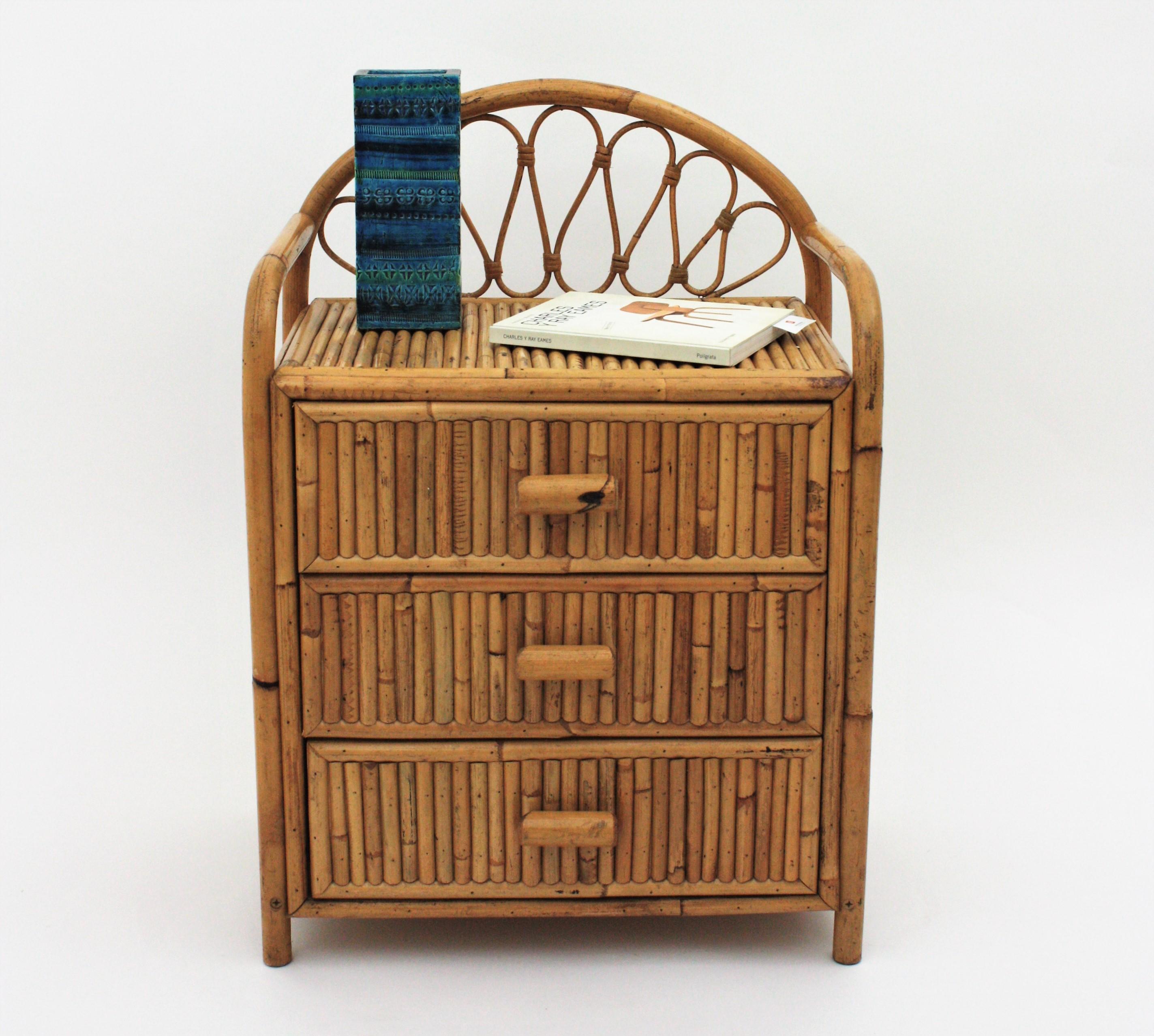 Mid-Century Modern Split Reed Bamboo Rattan End Table or Nightstand, 1970s For Sale