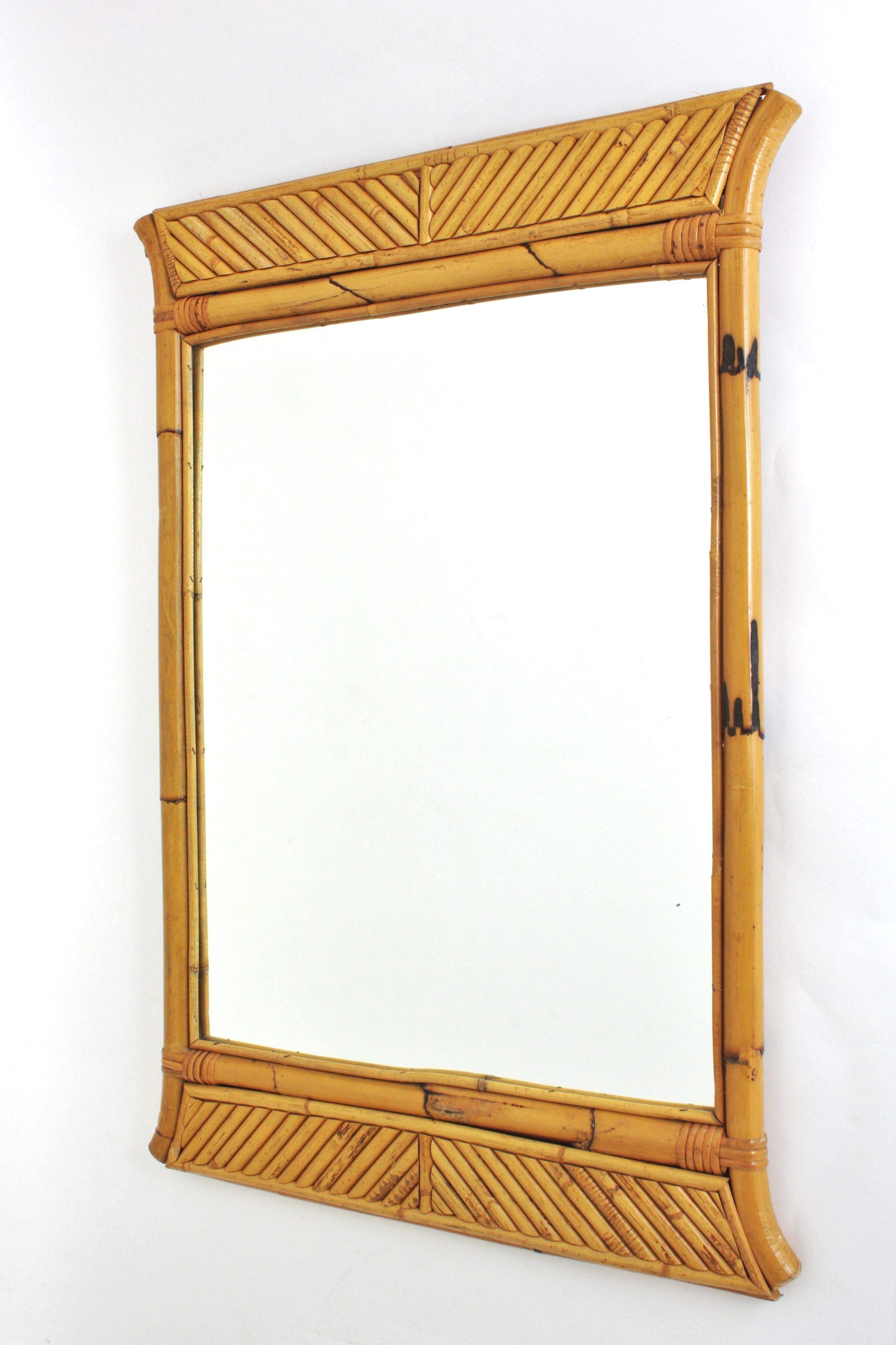 Miroir pagode en bambou et rotin Split Reed / Miroir console, Italie, années 1950 en vente 2