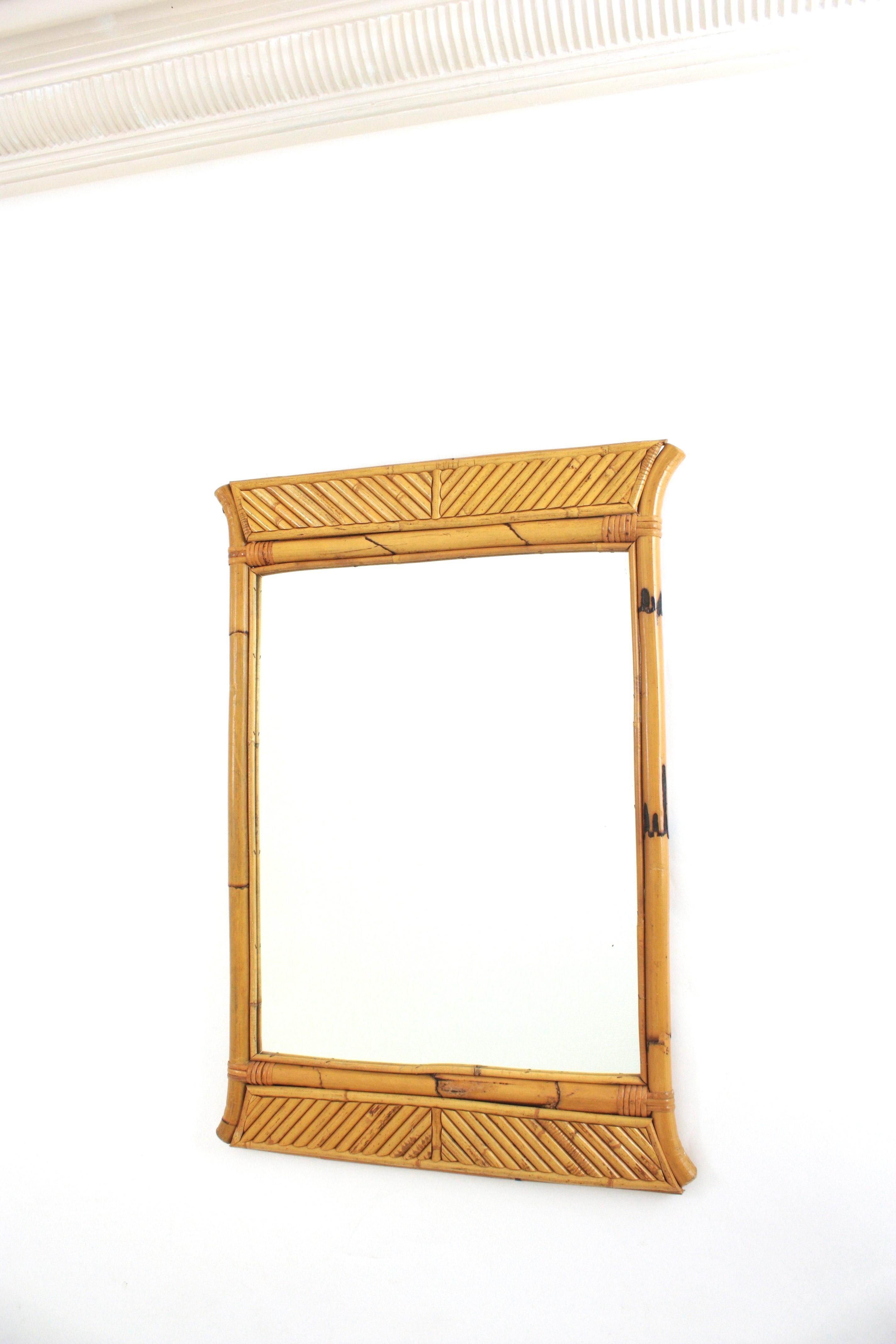 Miroir pagode en bambou et rotin Split Reed / Miroir console, Italie, années 1950 Bon état - En vente à Barcelona, ES