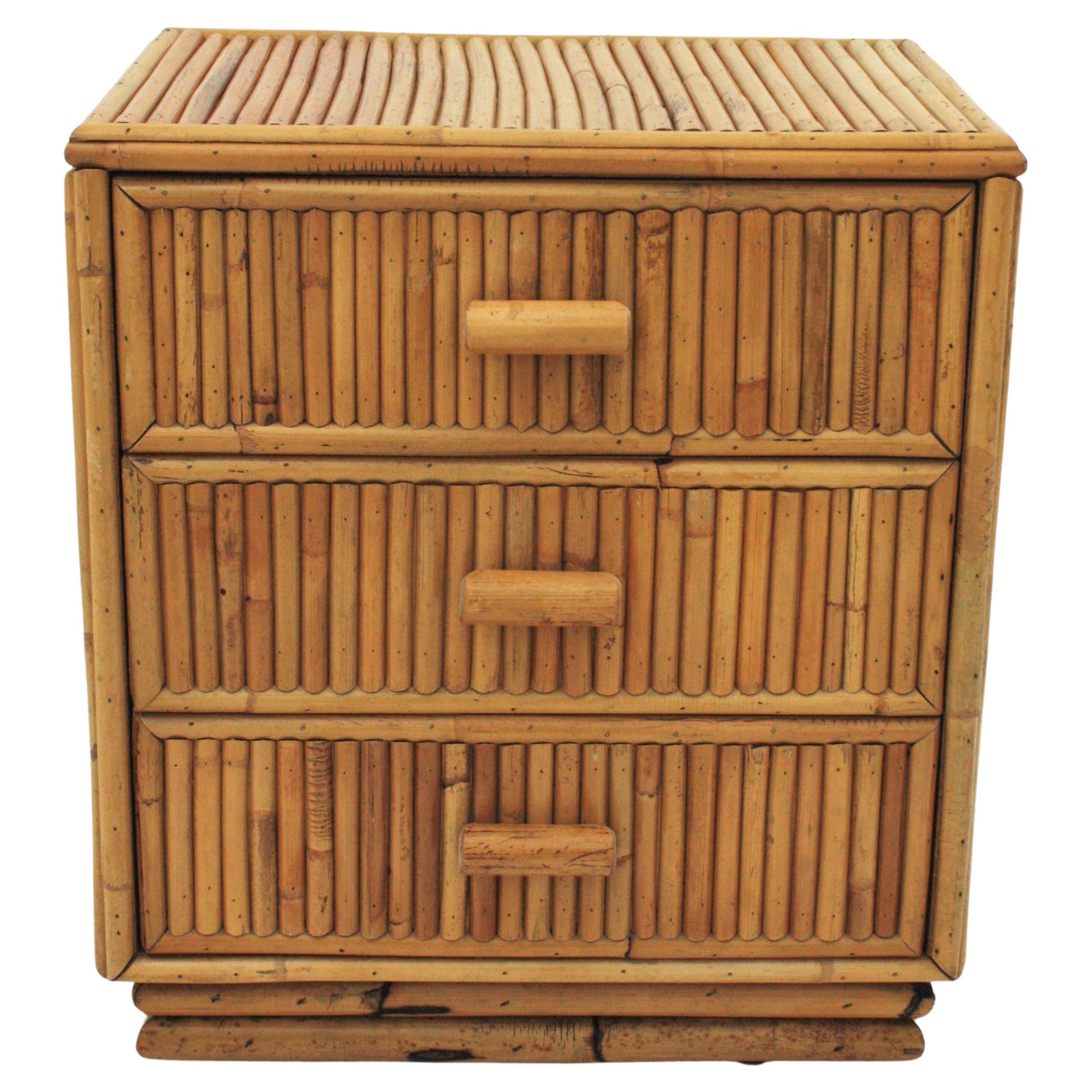 Split Reed Bamboo Rattan Small Chest or Nightstand, 1970s In Good Condition For Sale In Barcelona, ES