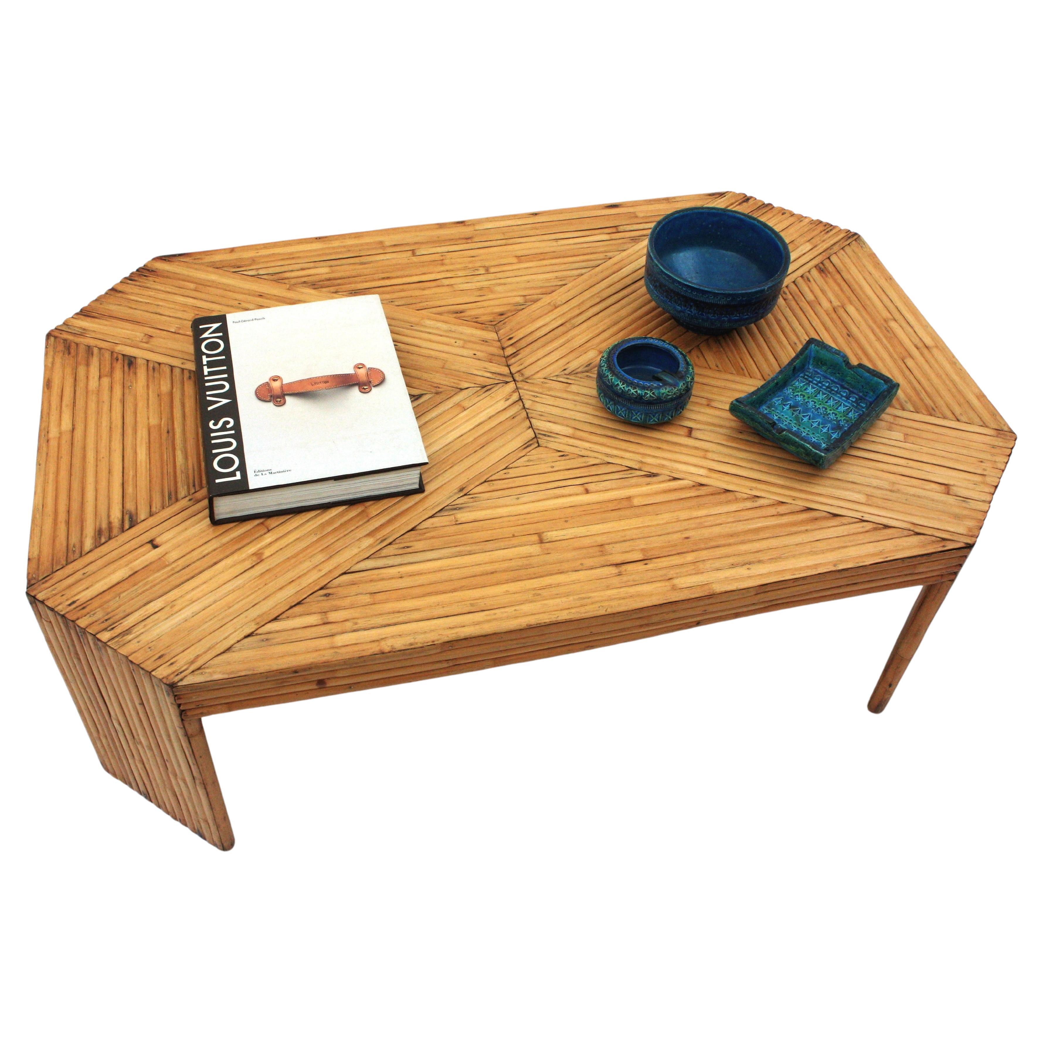 Extra Large Octagonal Split Reed / Pencil Reed Large Coffee Table, Italy, 1960-1970.
Amazing split bamboo low table made in the manner and style of Gabriella Crespi and Paul Frankl.
This eye-catching octagonal coffee table is all covered with split
