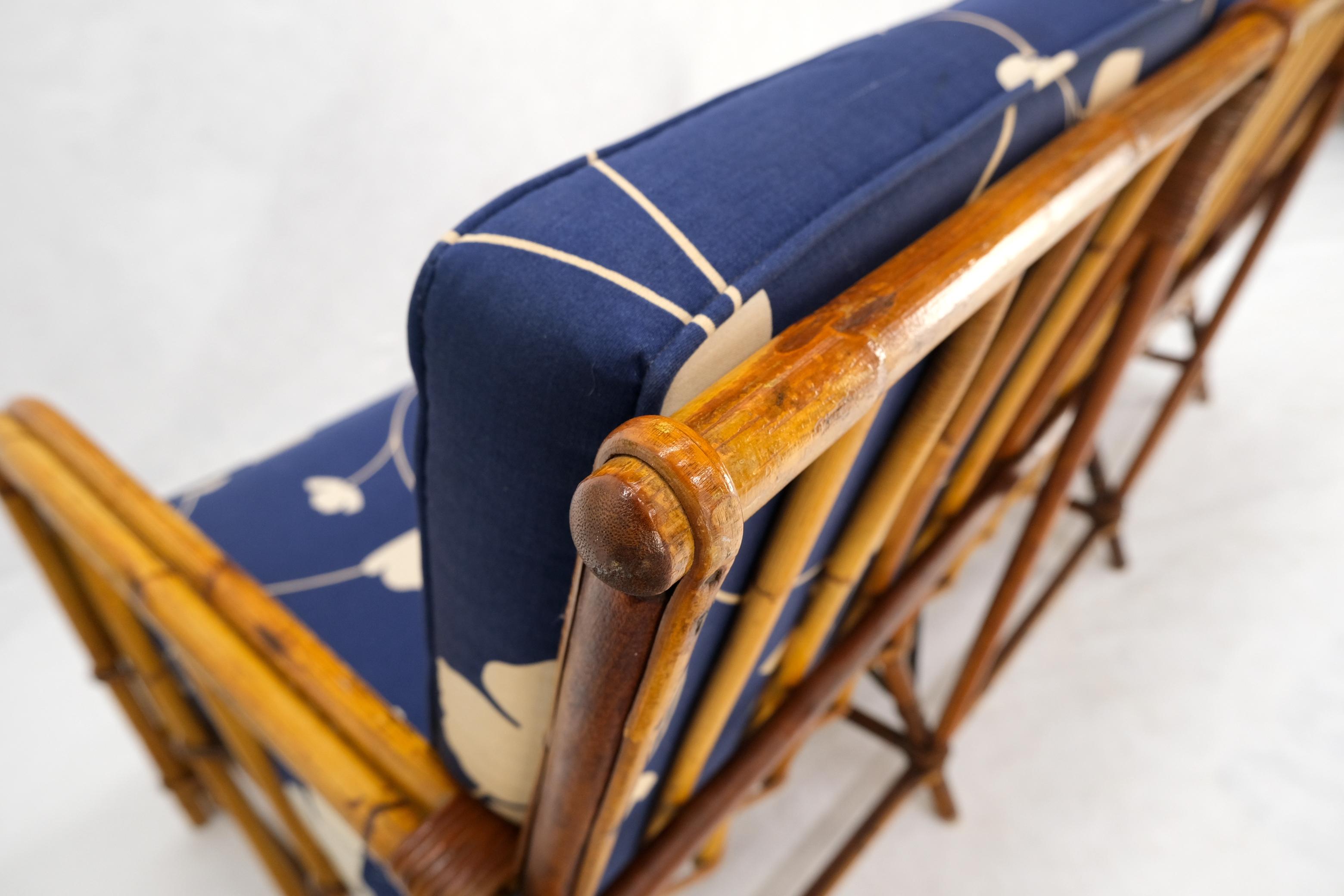 Dreisitzer-Sofa aus Rattan und Bambus mit geteiltem Schilf, blau-weiße Kissen im Angebot 11
