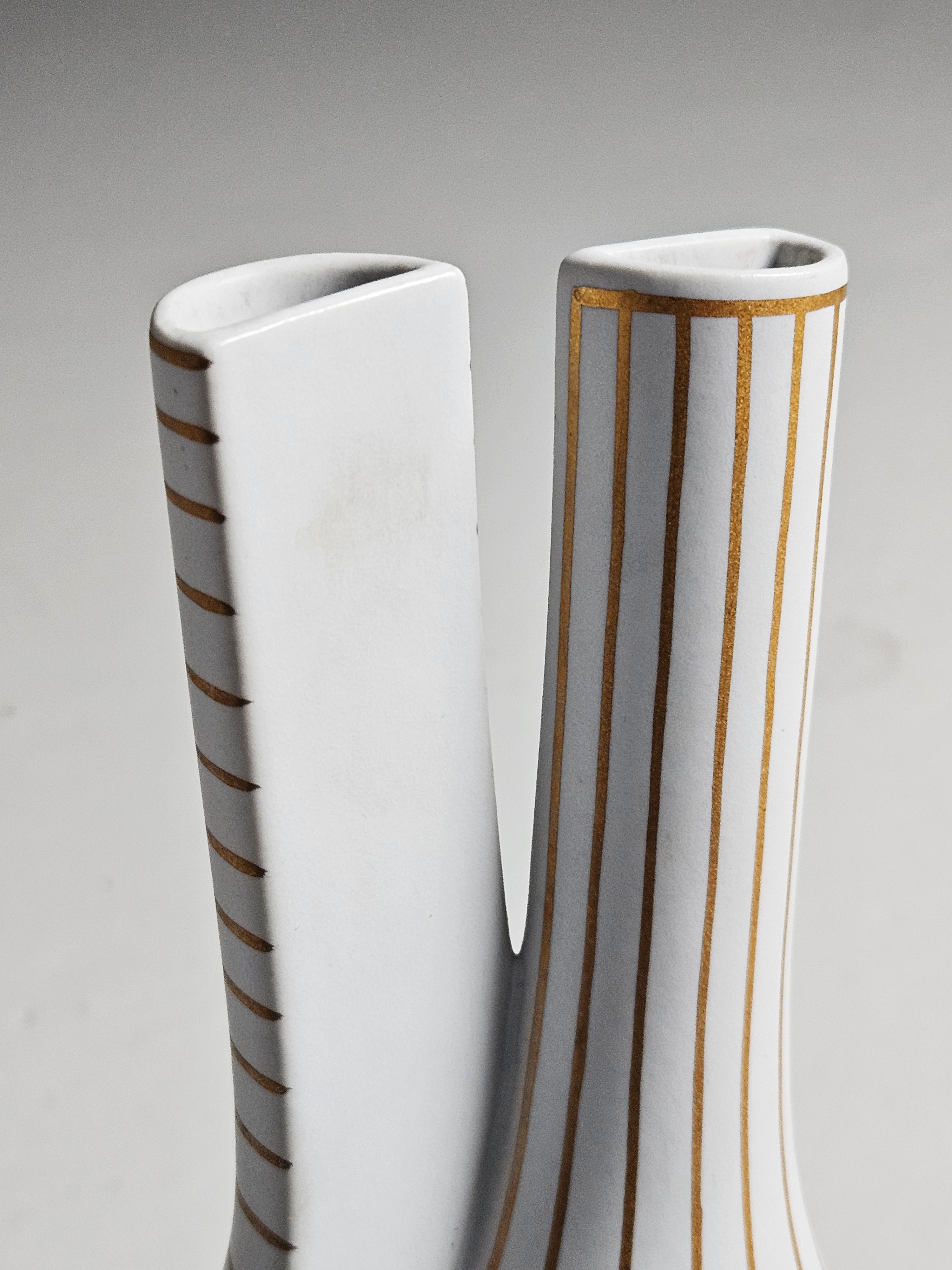 Split vase 'Gold Surrea' by Wilhelm Kåge, Gustavsberg Studio, Sweden, 1930s For Sale 1