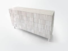 Spåna 140 in legno di pino grigio, scandole, pietra calcarea, piano in legno, credenza scandinava