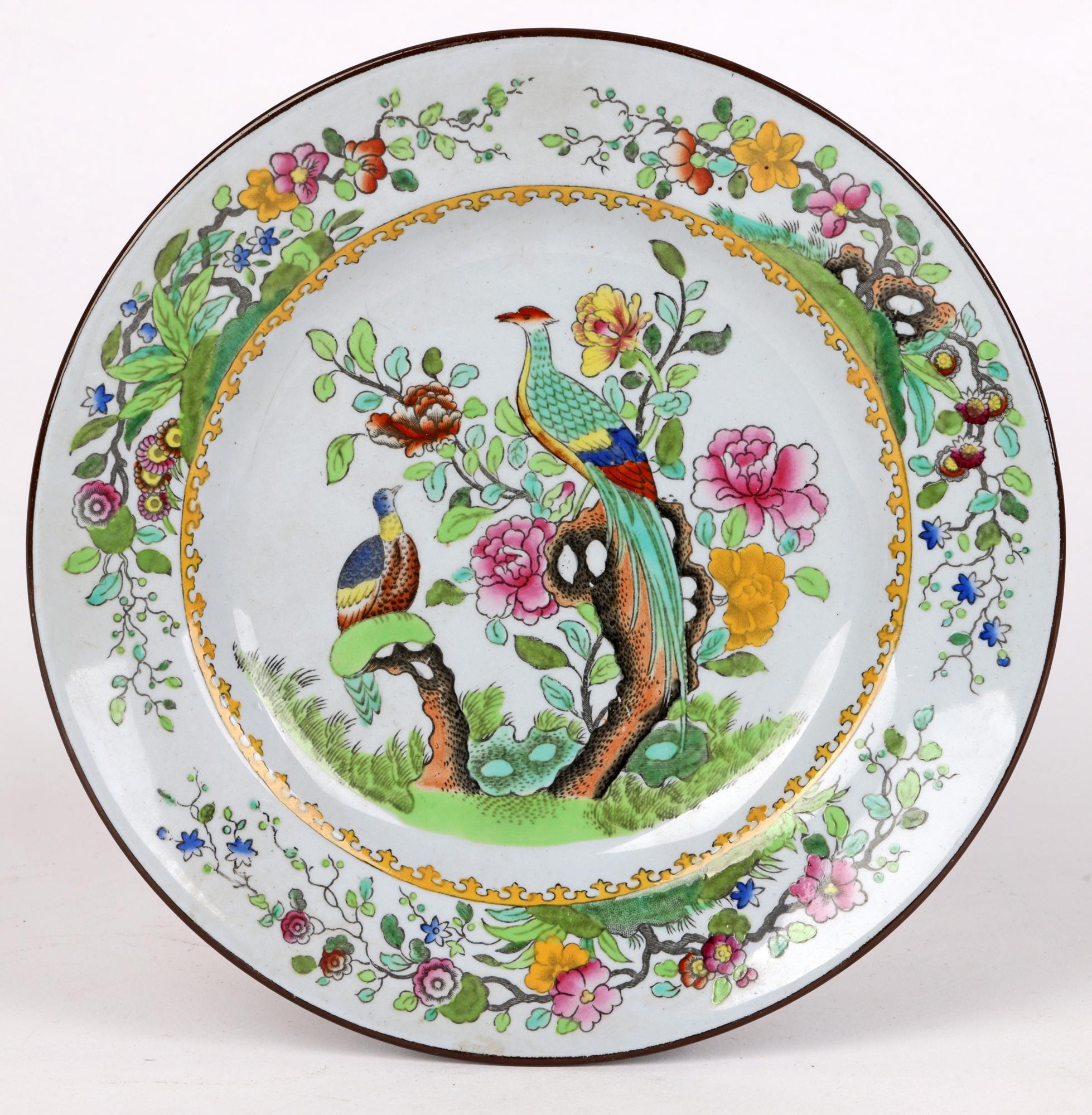 Assiette d'office en porcelaine anglaise Spode de bonne qualité, décorée d'un paysage chinois de deux oiseaux exotiques perchés sur un prunus en fleurs, datée de 1914. Cette assiette de petite taille, probablement une assiette d'appoint, est