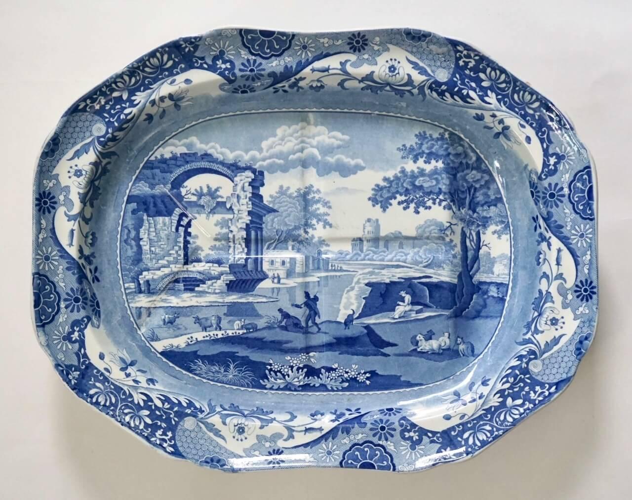 Eine große, um 1820 in Staffordshire gefertigte blau-weiße Transferware mit dem berühmten 