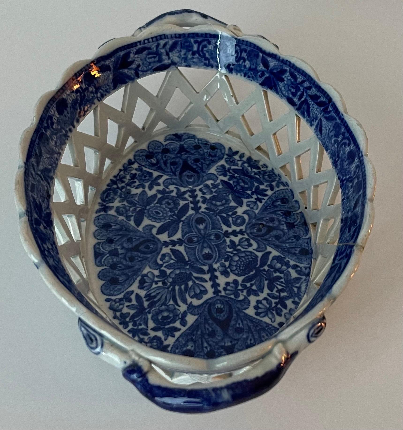 Spode Blue & White Flower Cross Chestnut Basket In Good Condition For Sale In Stamford, CT