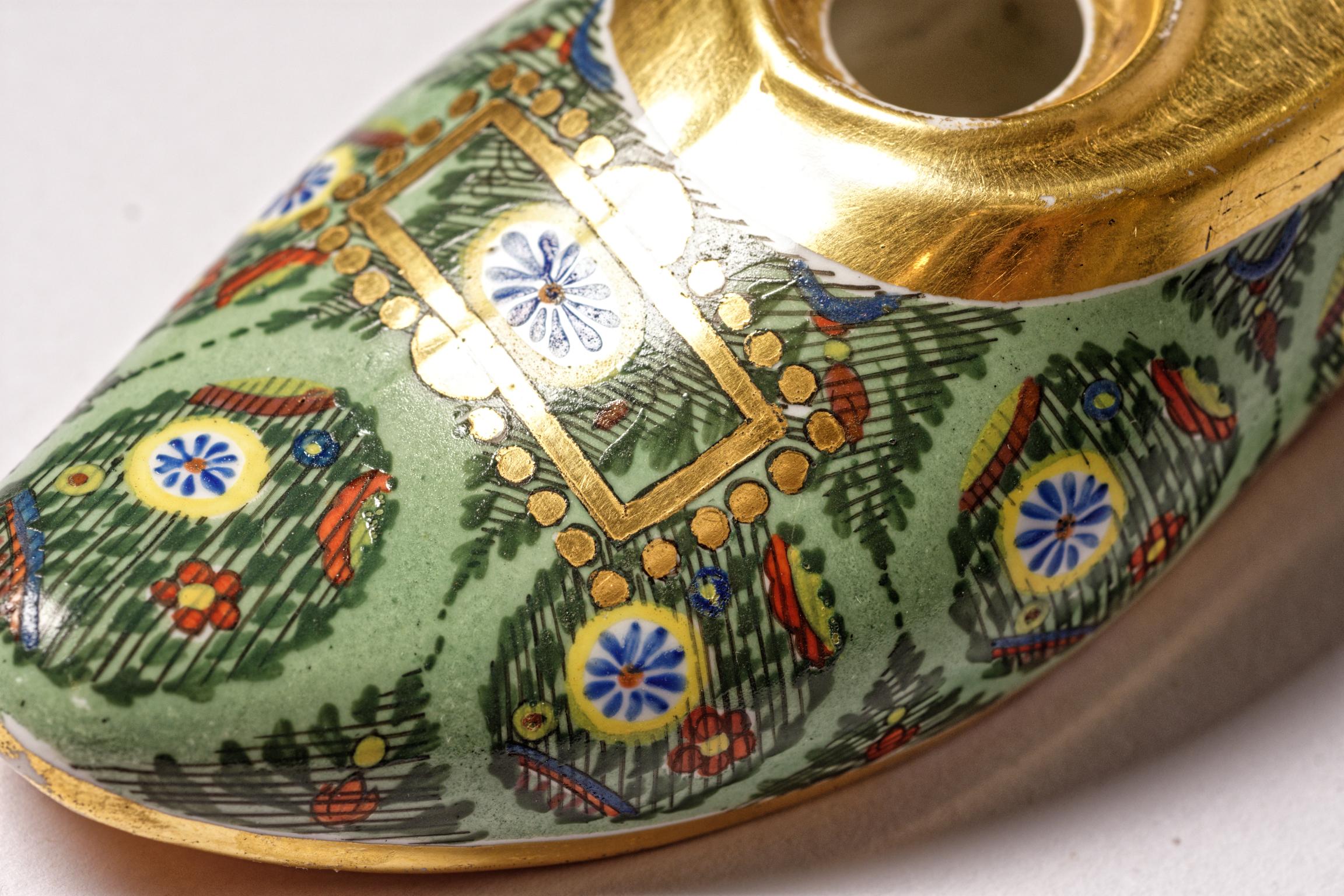 Early 19th Century Spode circa 1820 Vibrant Shoe or Slipper Inkwell Base, Hand Painted Rare Object