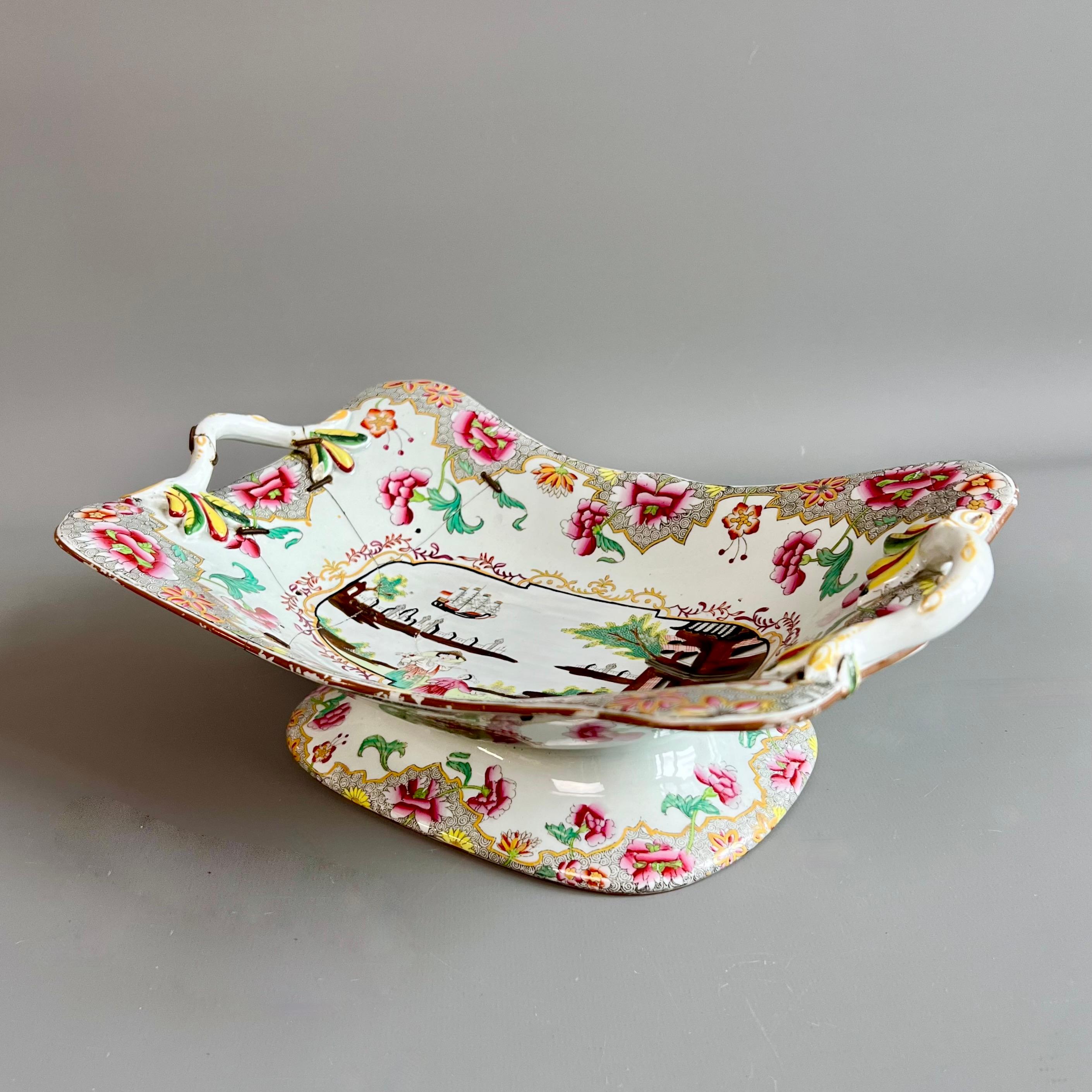 Spode Dessert Service, Ship Pattern no. 3133 on Stone China, 1813-1822 In Good Condition For Sale In London, GB