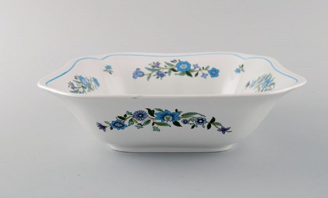 Spode, England, Bowl and Two Dishes in Hand-Painted Porcelain, 1960s/70s In Excellent Condition In Copenhagen, DK