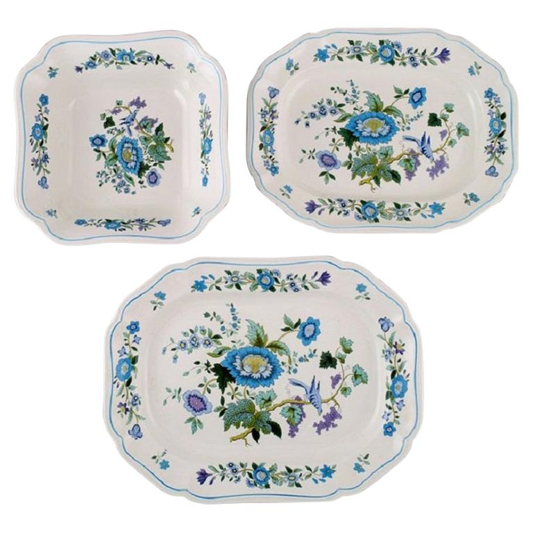Spode, England, Bowl and Two Dishes in Hand-Painted Porcelain, 1960s/70s