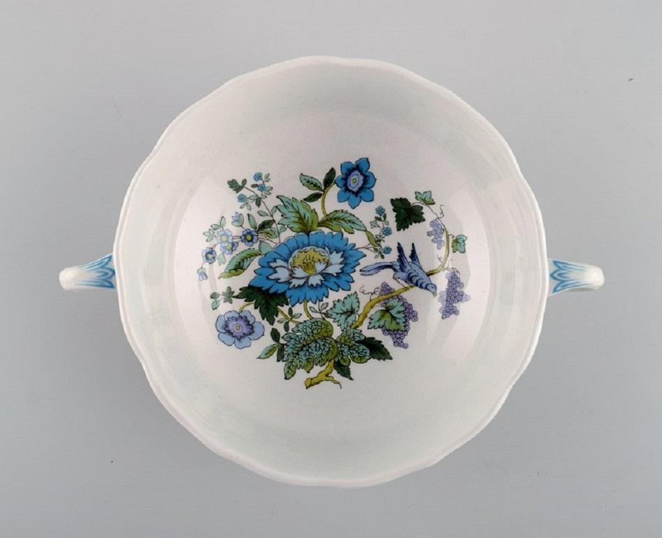 Spode, England, fünf Maulbeer-Bouillon-Tasse mit Untertassen aus Porzellan (Mitte des 20. Jahrhunderts)