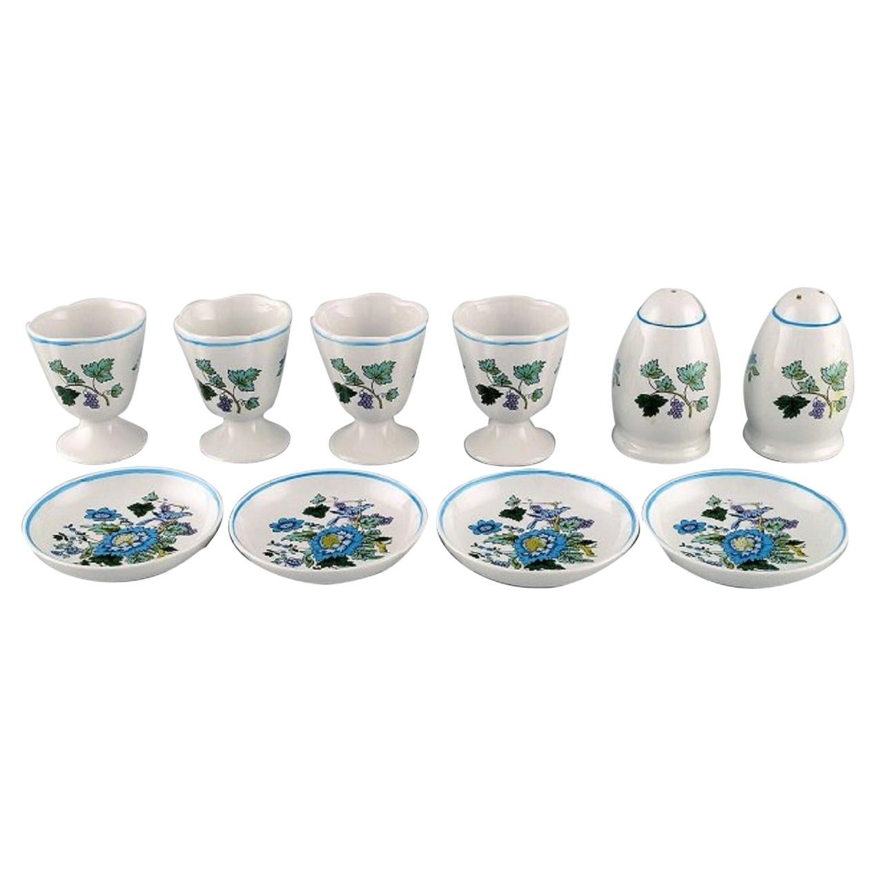 Spode, England, Four Mulberry Egg Cups, Caviar Bowls and Salt / Pepper Shaker