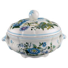 Spode, England, Mulberry Lidded Soup Tureen in Hand-Painted Porcelain