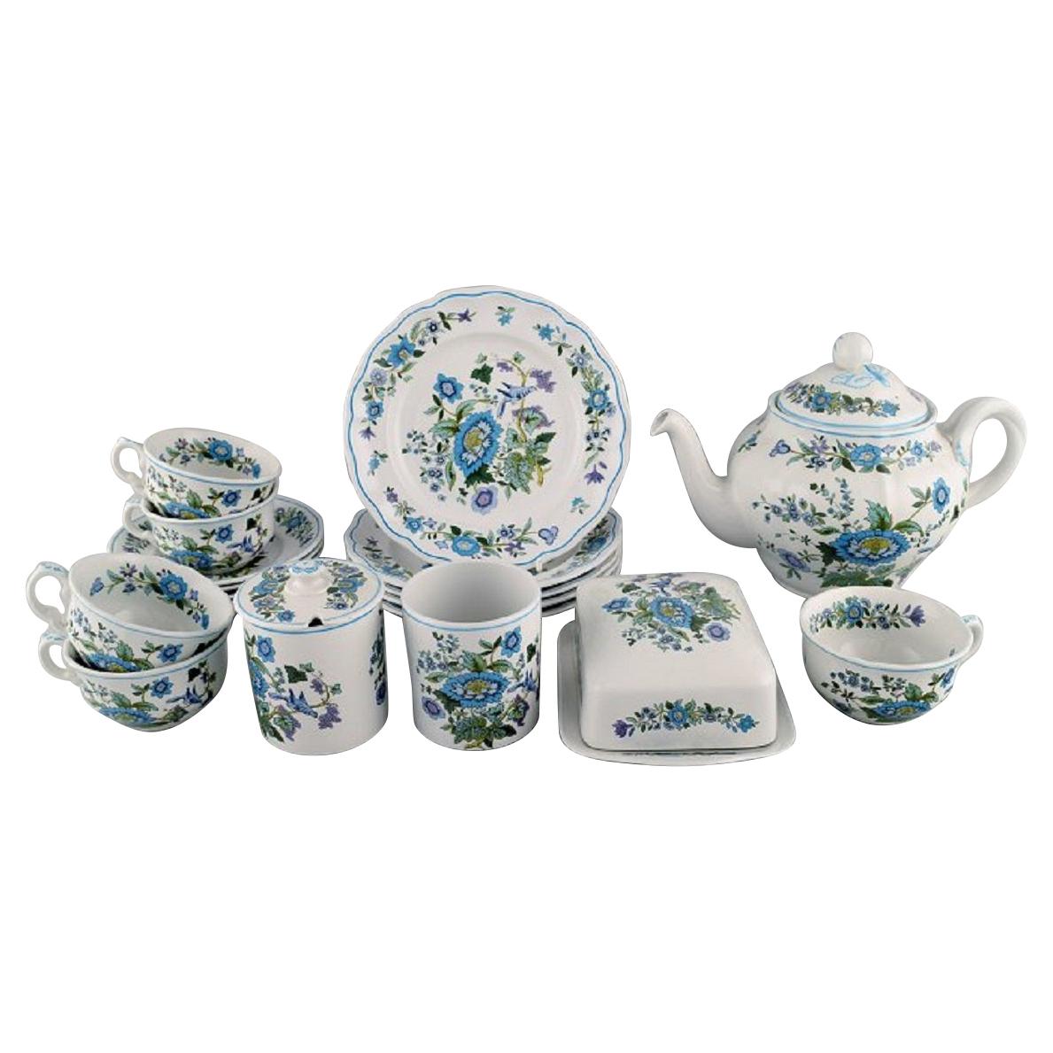 Spode, England, Mulberry Tea Service for Five People in Hand-Painted Porcelain
