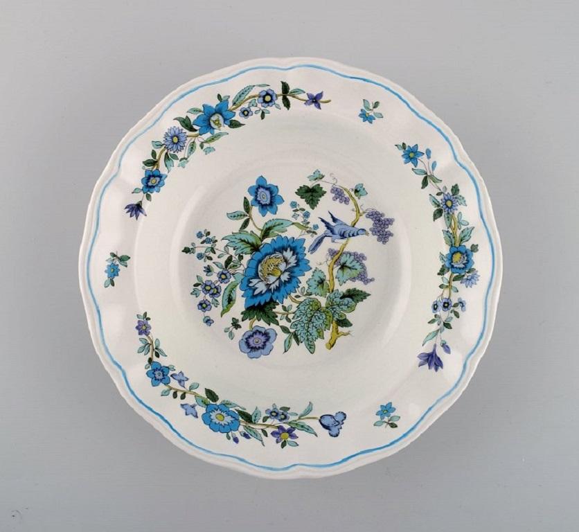 Spode, England. Six deep plates in hand-painted porcelain with floral and bird motifs. 1960s / 70s.
Measures: 21.5 x 4.5 cm.
In excellent condition.
Stamped.